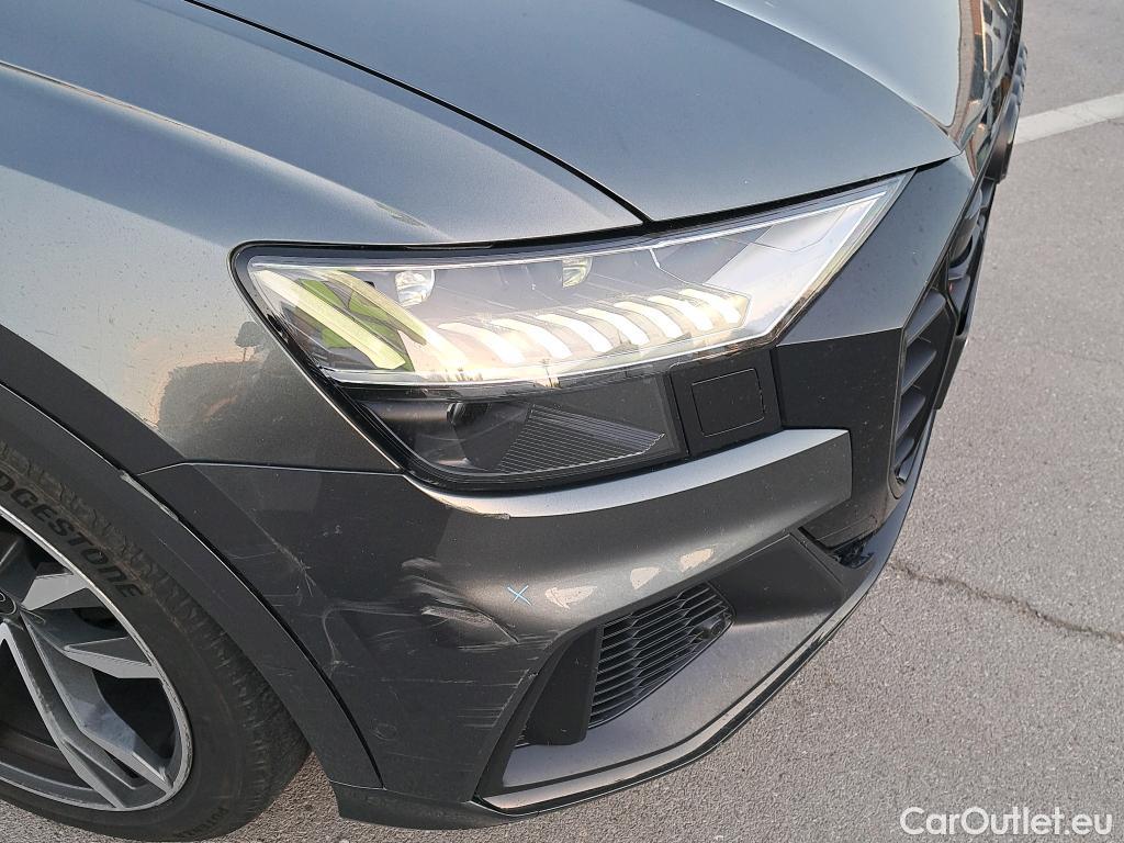  Audi  Q8 AUDI  / 2018 / 5P / todoterreno S TFSI 373kW Black Limited quattro tip #1