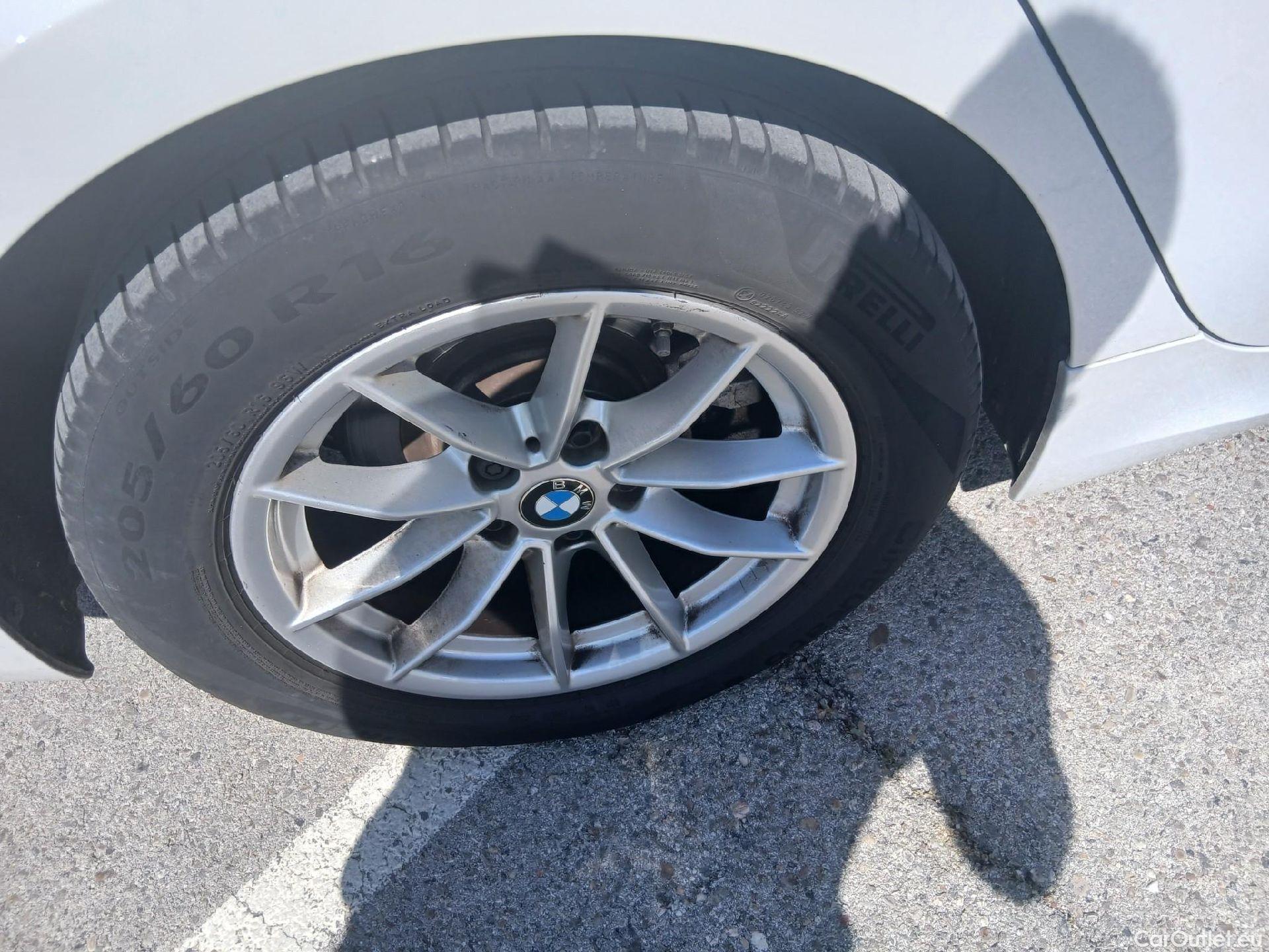  Bmw  Serie 3 BMW  / 2018 / 4P / sedán 318d Auto. #4