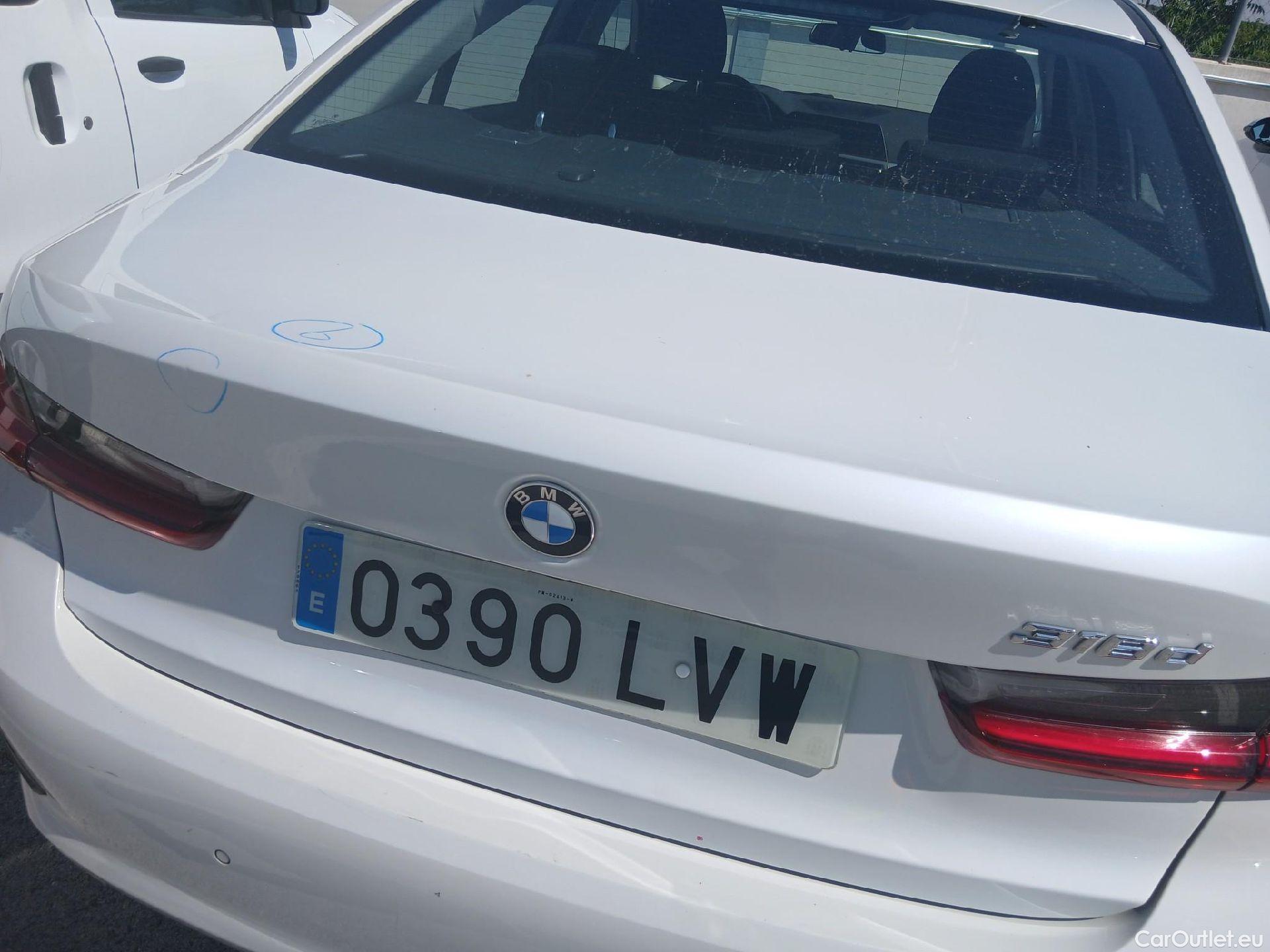  Bmw  Serie 3 BMW  / 2018 / 4P / sedán 318d Auto. #17