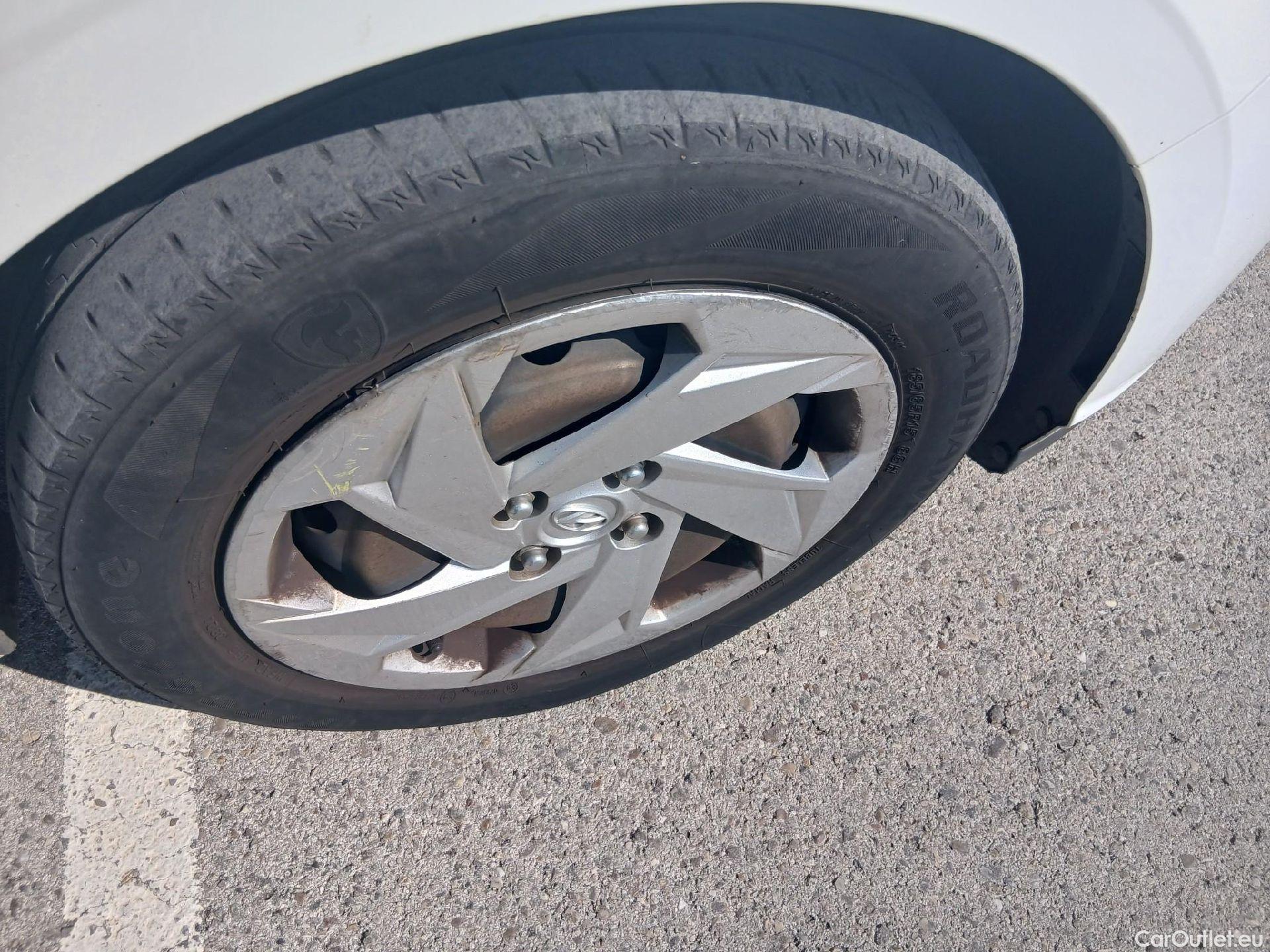  Hyundai  i20 HYUNDAI  / 5P / 1.0 TGDI  100 CV Essence #35