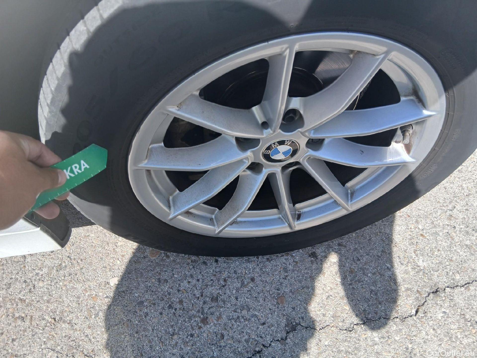  Bmw  Serie 3 BMW  / 2018 / 4P / sedán 318d Auto. #23