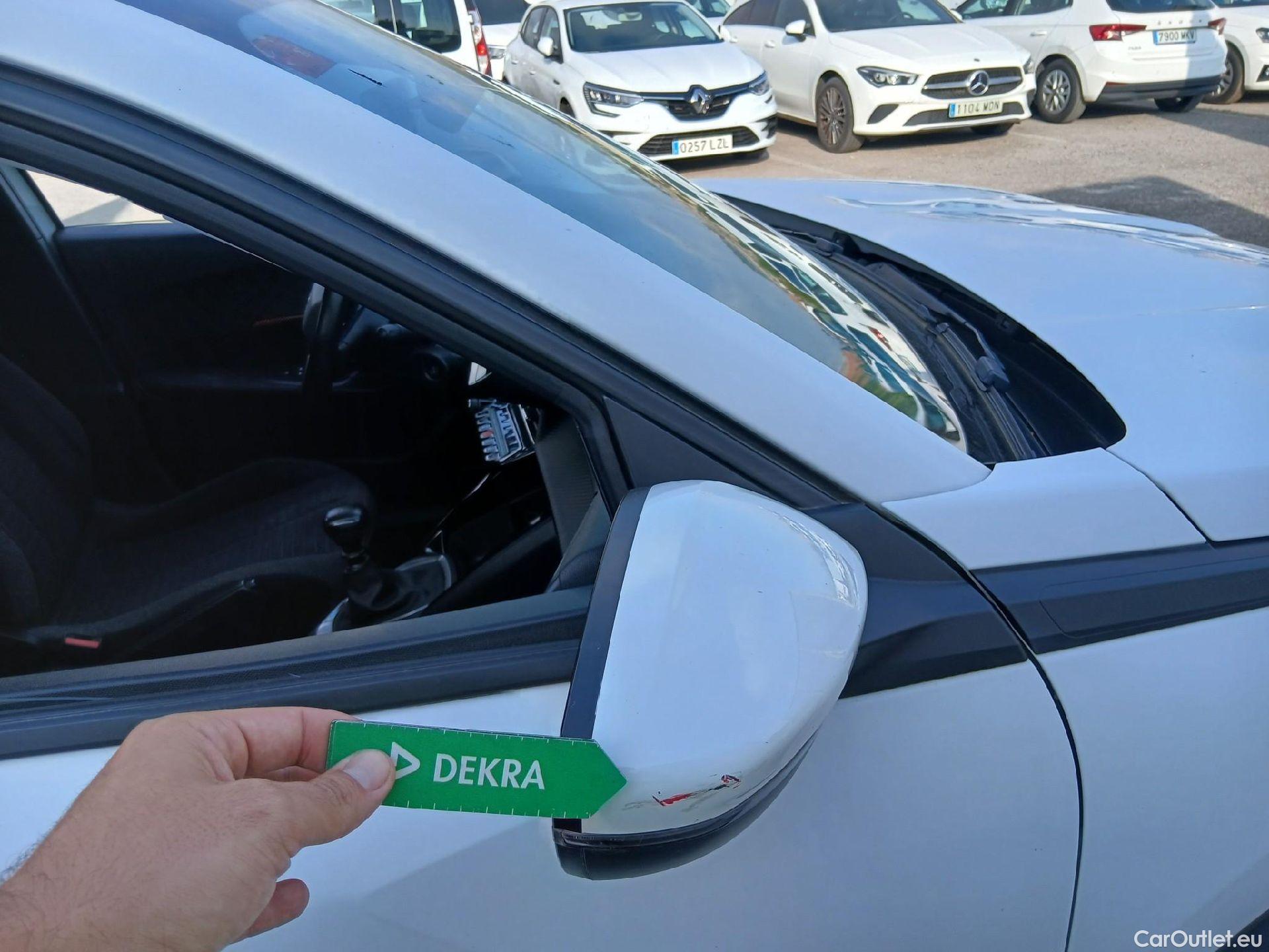 Peugeot  2008 PEUGEOT  / 2019 / 5P / todoterreno Active BlueHDI 100 S&S BVM6 #27