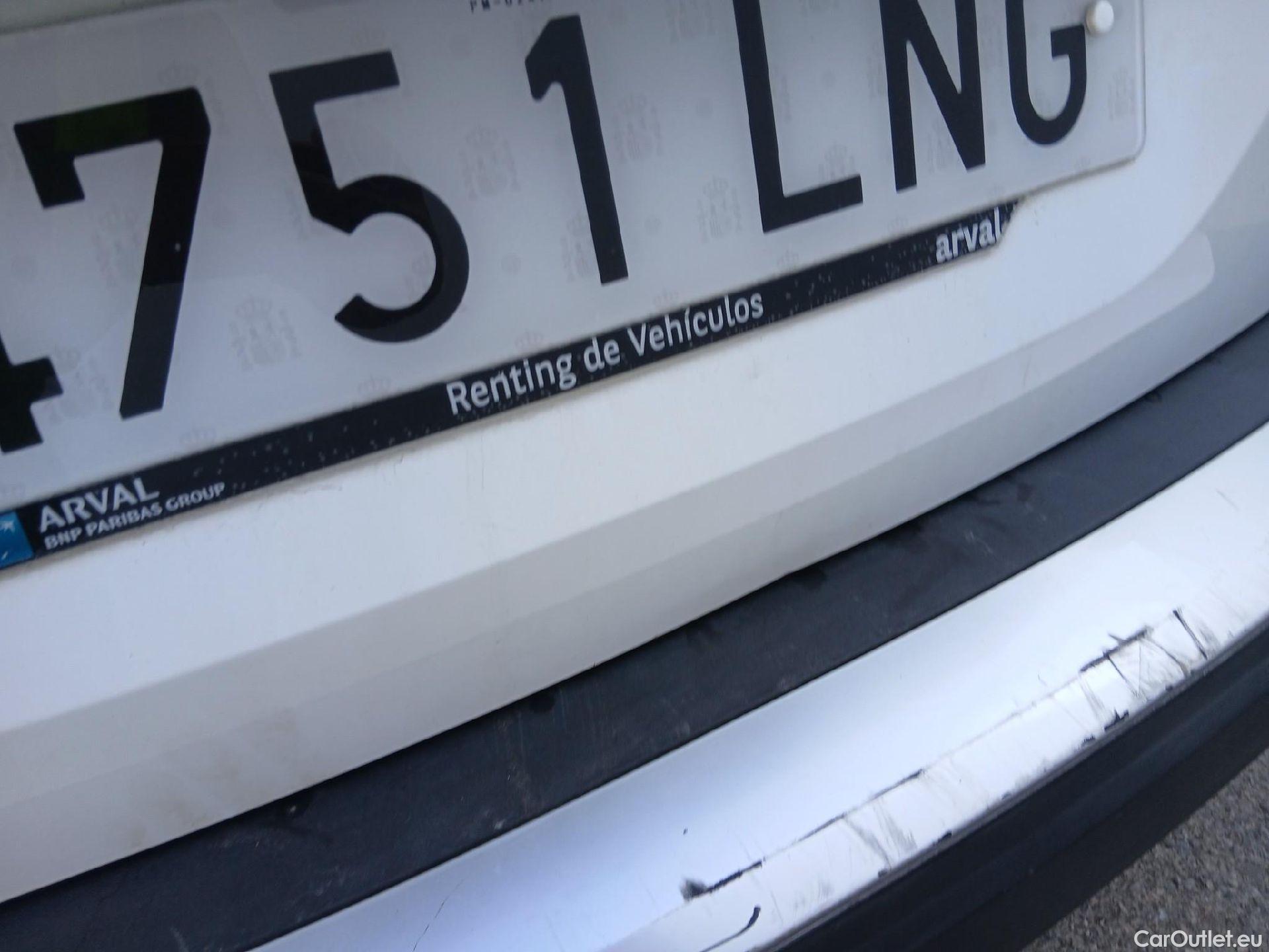 Peugeot  2008 PEUGEOT  / 2019 / 5P / todoterreno Active BlueHDI 100 S&S BVM6 #16