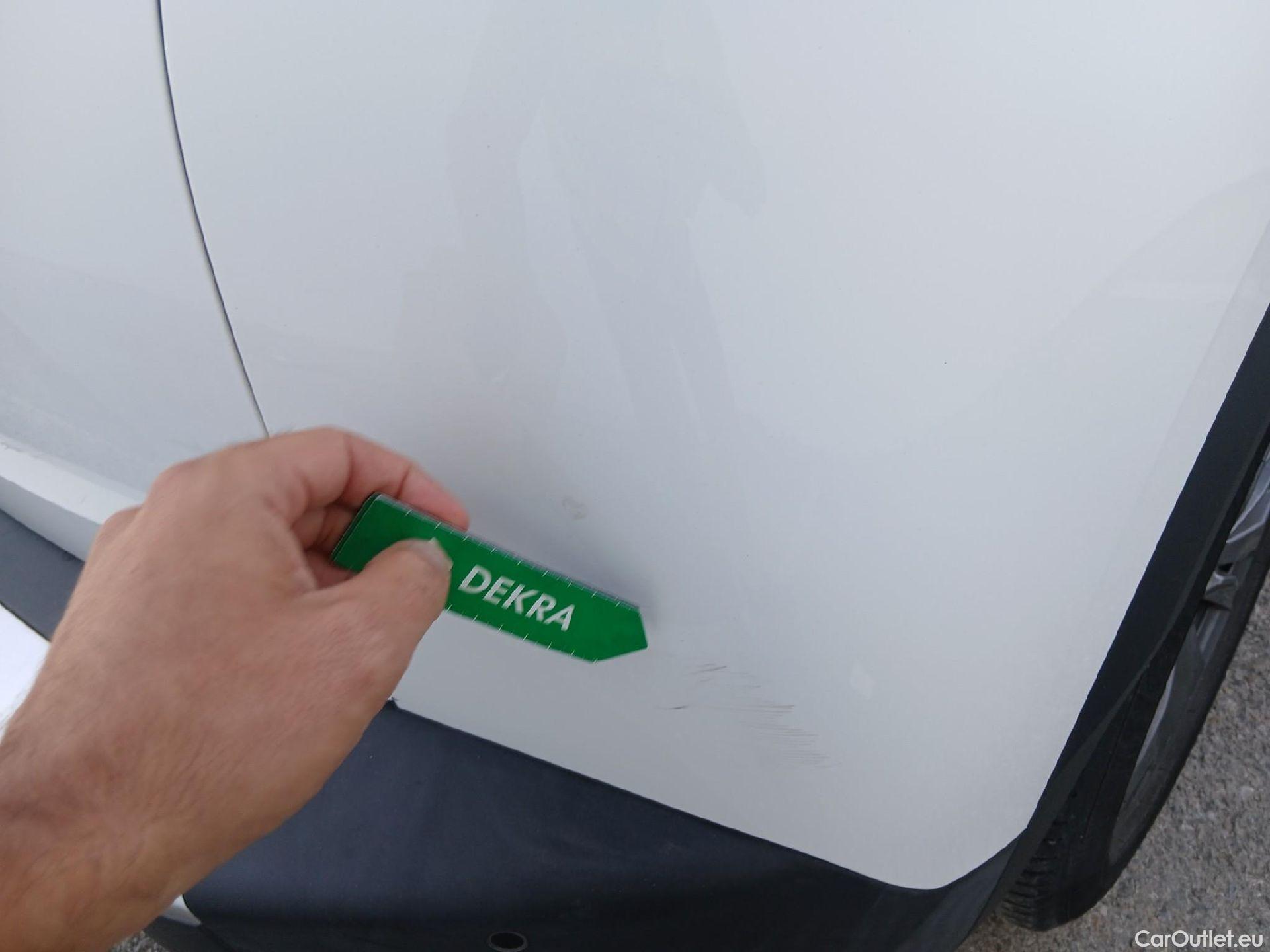  Peugeot  2008 PEUGEOT  / 2019 / 5P / todoterreno Active BlueHDI 100 S&S BVM6 #18