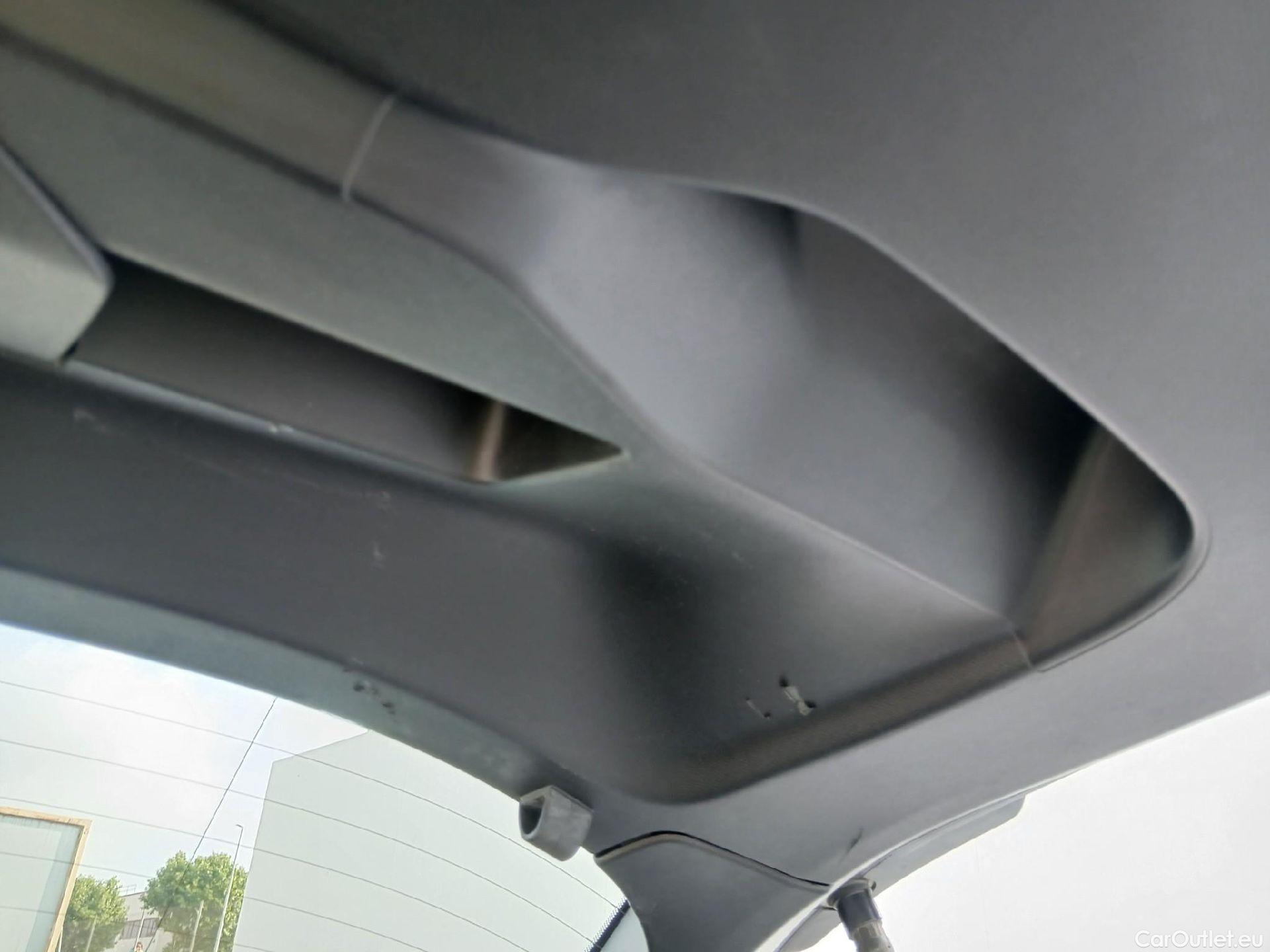  Peugeot  2008 PEUGEOT  / 2019 / 5P / todoterreno Active BlueHDI 100 S&S BVM6 #37