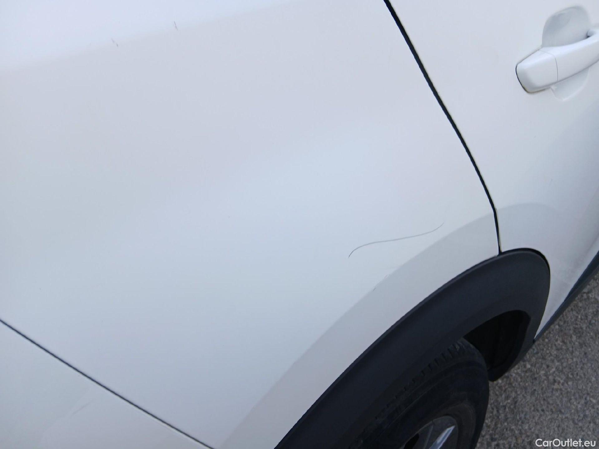  Peugeot  2008 PEUGEOT  / 2019 / 5P / todoterreno Active BlueHDI 100 S&S BVM6 #20