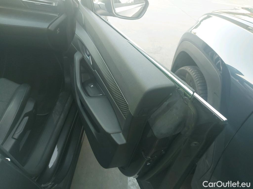  Peugeot  508 PEUGEOT  Hybrid / 2018 / 5P / berlina con portón 5P Allure 225 e-EAT8 #23