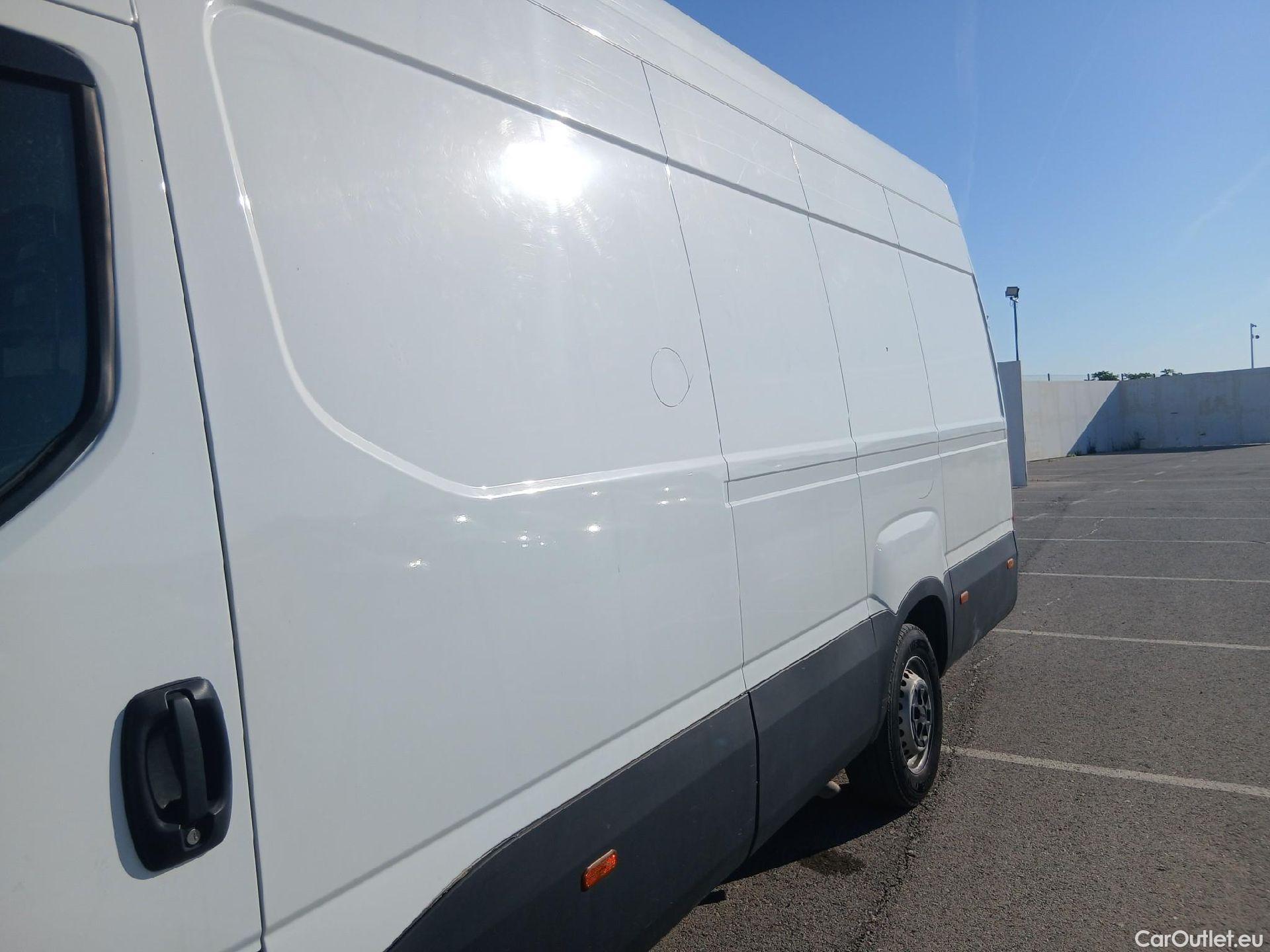 Iveco  Daily IVECO  / 2019 / 4P / furgón 2.3 TD 35S 16 V 4100/H3 18 M3 #13