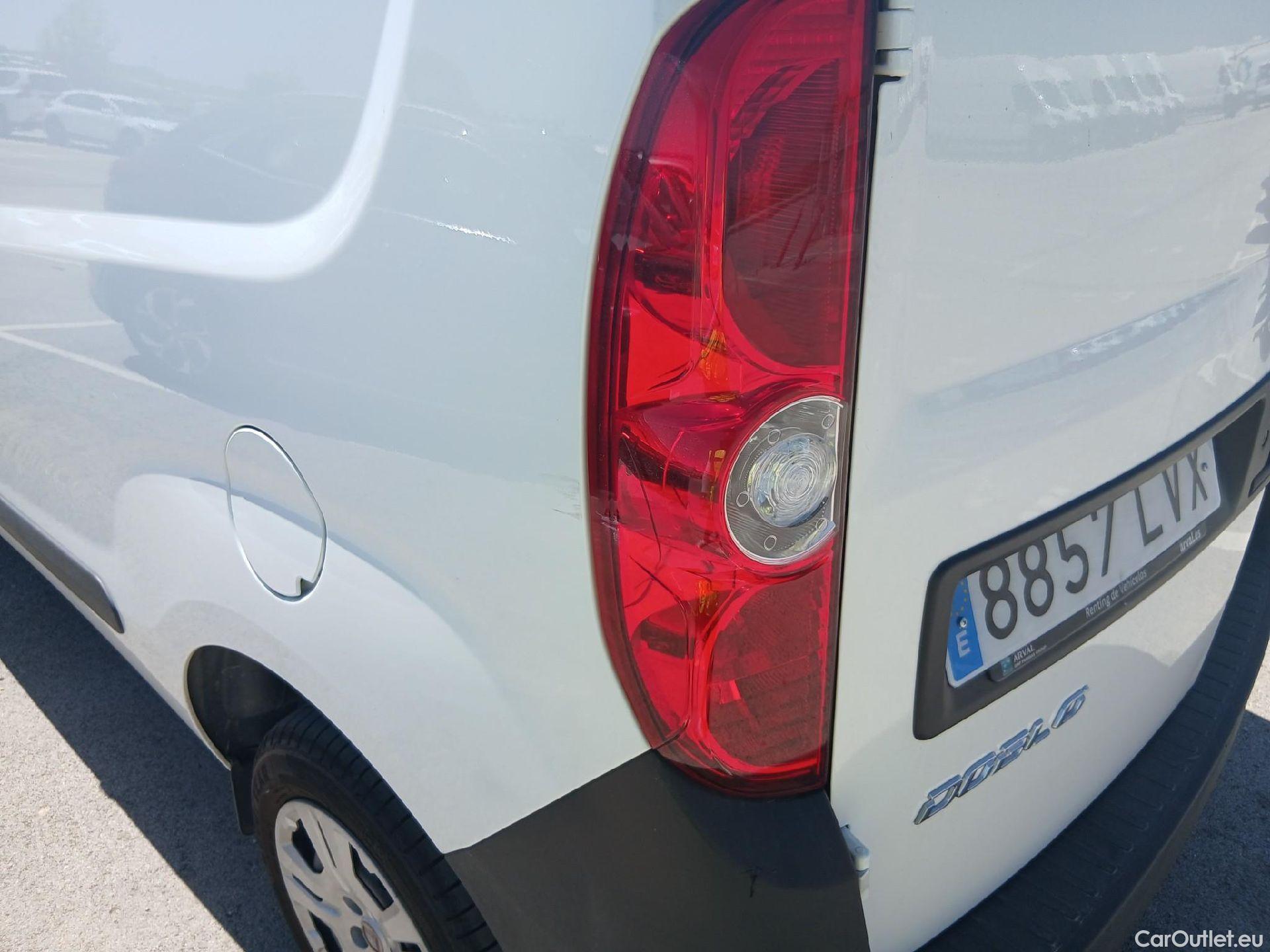  Fiat  Doblo FIAT Doblò Cargo/2015/4P/furgón derivado de turismo Cargo SX 1.6 Mjet 66kW (90CV) (AC) #9