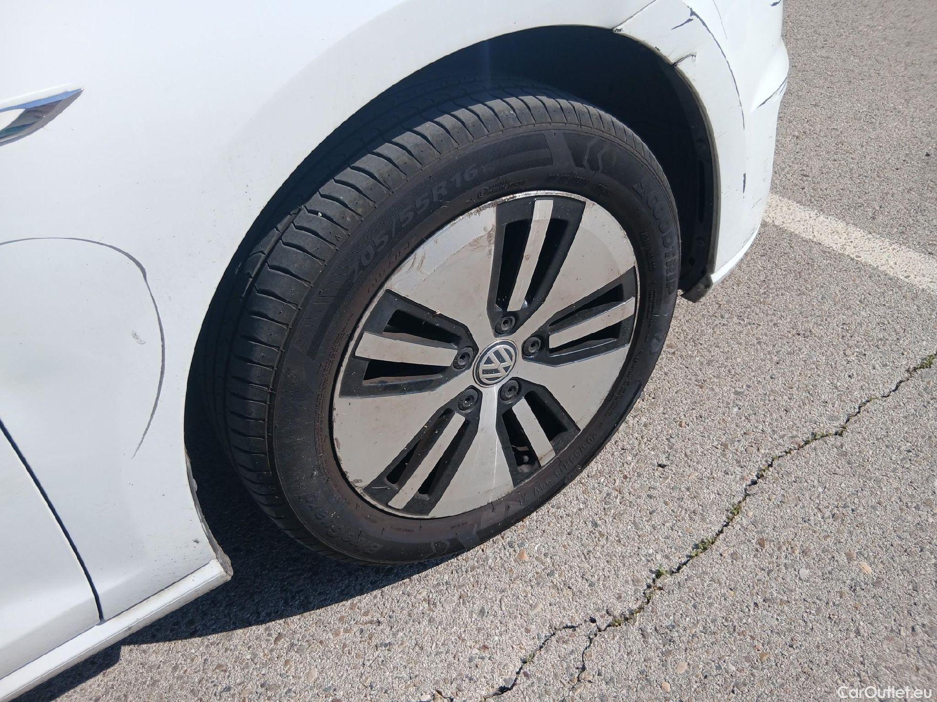  Volkswagen  Golf  VOLKSWAGEN / 2016 / 5P / berlina con portón e-ePower 110 kW (136CV) #34