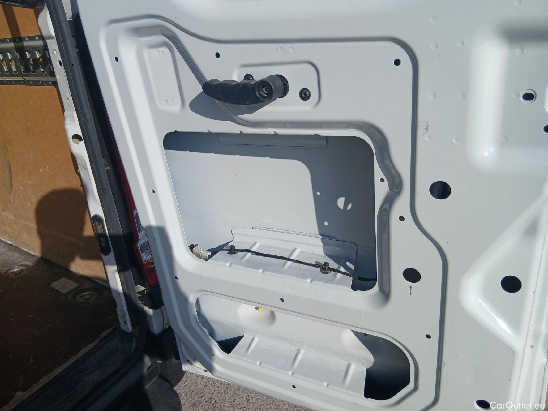  Iveco  Daily IVECO  / 2019 / 4P / furgón 2.3 TD 35S 16 V 4100/H3 18 M3 #37