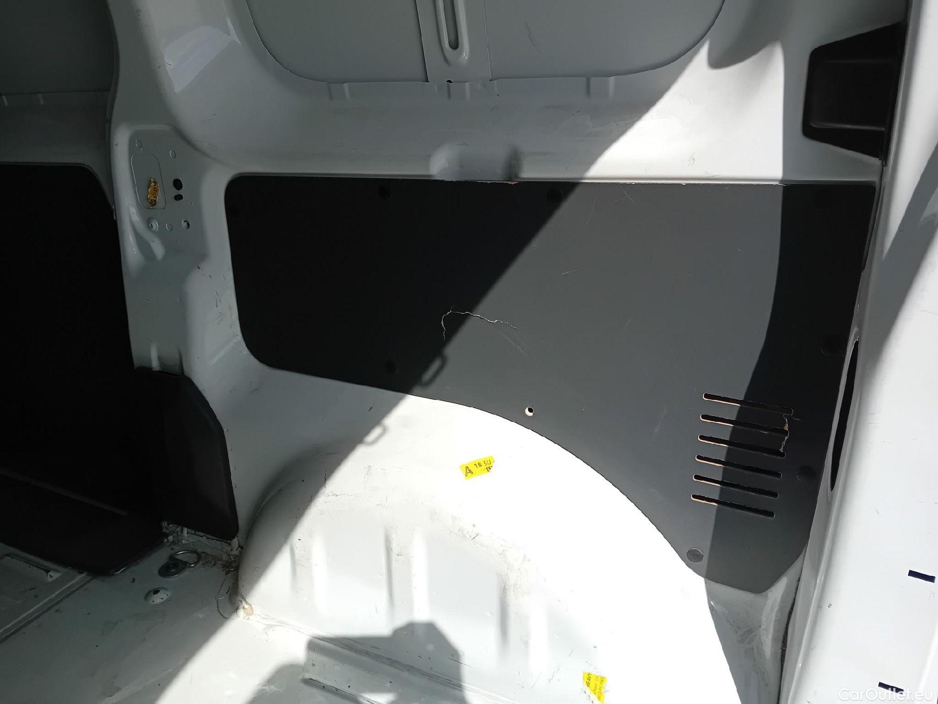  Citroen  Jumpy CITROEN  / 2016 / 4P / furgón Furgón Talla M BlueHDi 100 S&S 6v #32
