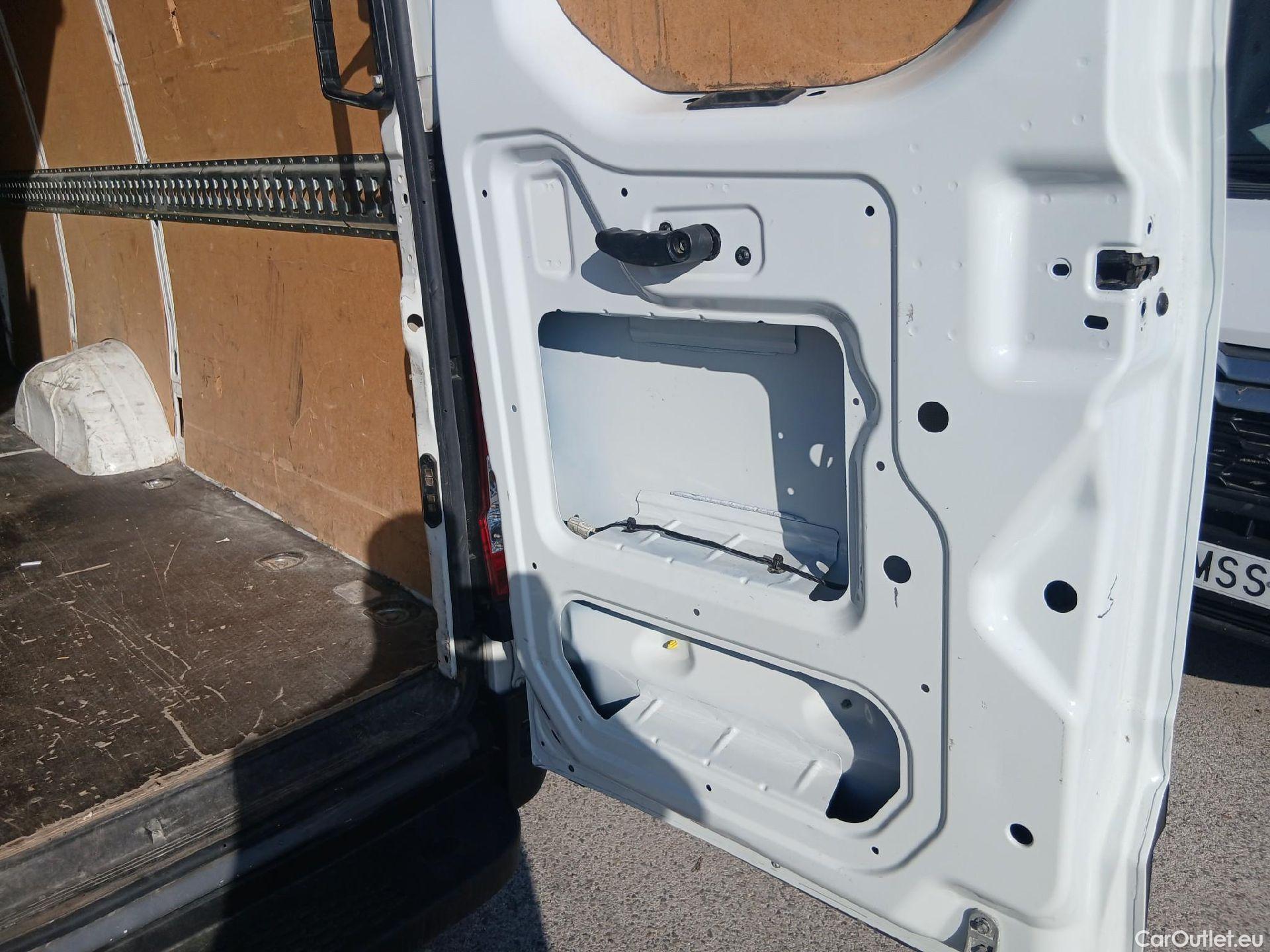  Iveco  Daily IVECO  / 2019 / 4P / furgón 2.3 TD 35S 16 V 4100/H3 18 M3 #36