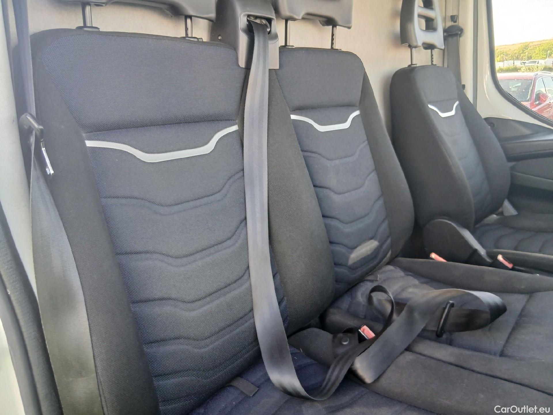  Iveco  Daily IVECO  / 2019 / 4P / furgón 2.3 TD 35S 16 V 4100/H3 18 M3 #26