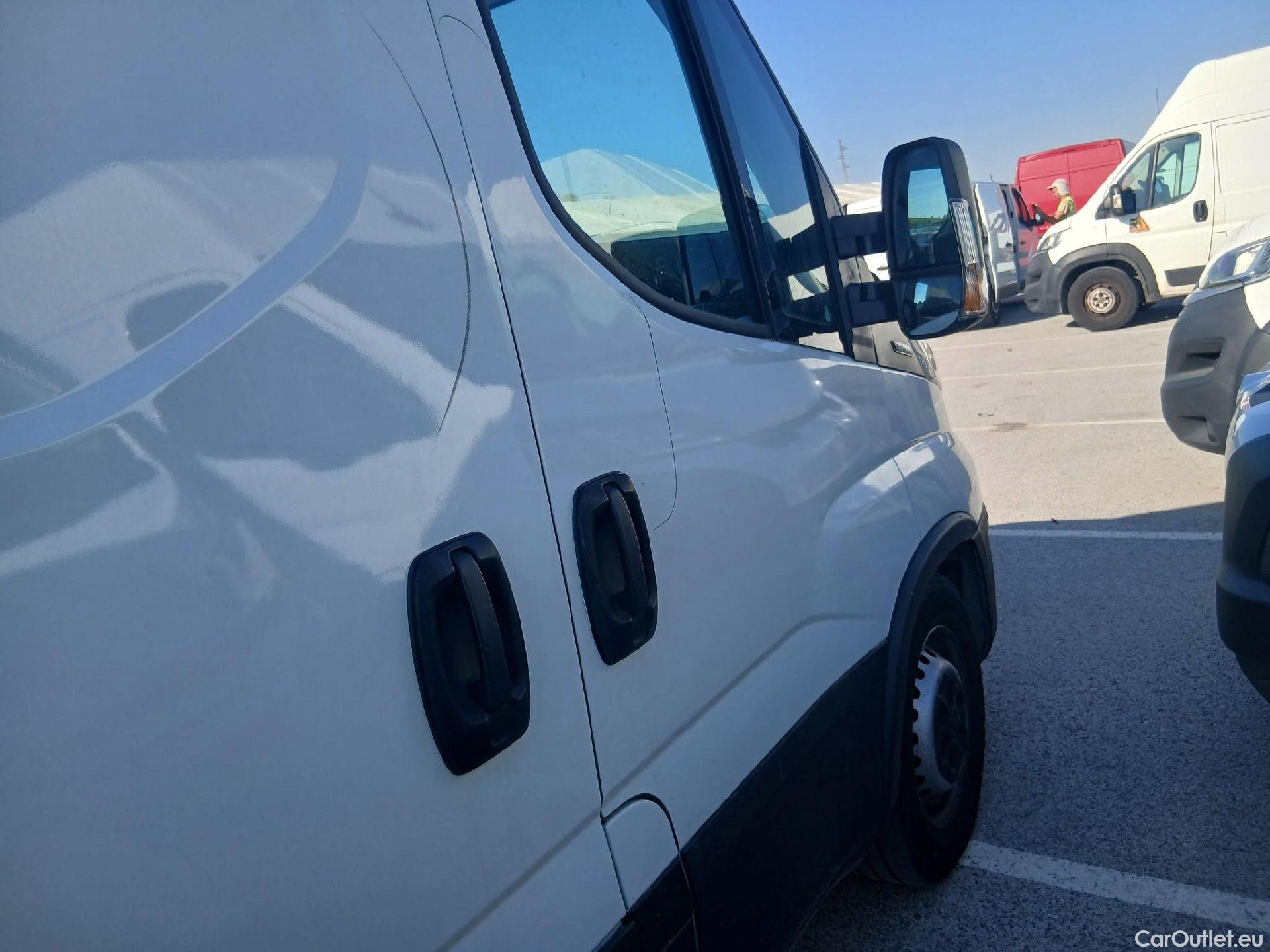  Iveco  Daily IVECO  / 2019 / 4P / furgón 2.3 TD 35S 16 V 4100/H3 18 M3 #21