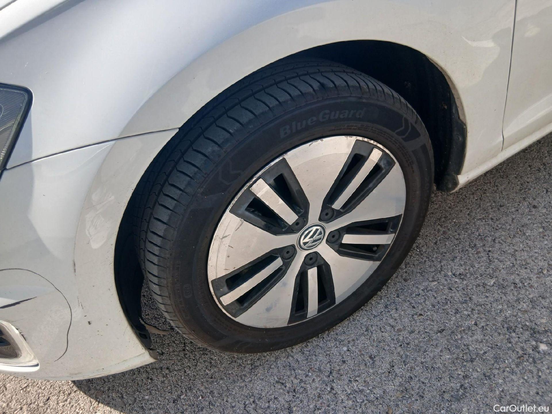  Volkswagen  Golf  VOLKSWAGEN / 2016 / 5P / berlina con portón e-ePower 110 kW (136CV) #6