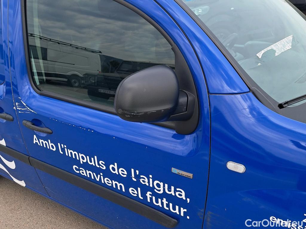  Renault  Kangoo RENAULT  FURGÓN VU 3p 2G furgón deriv  Z.E. Flexi  #48