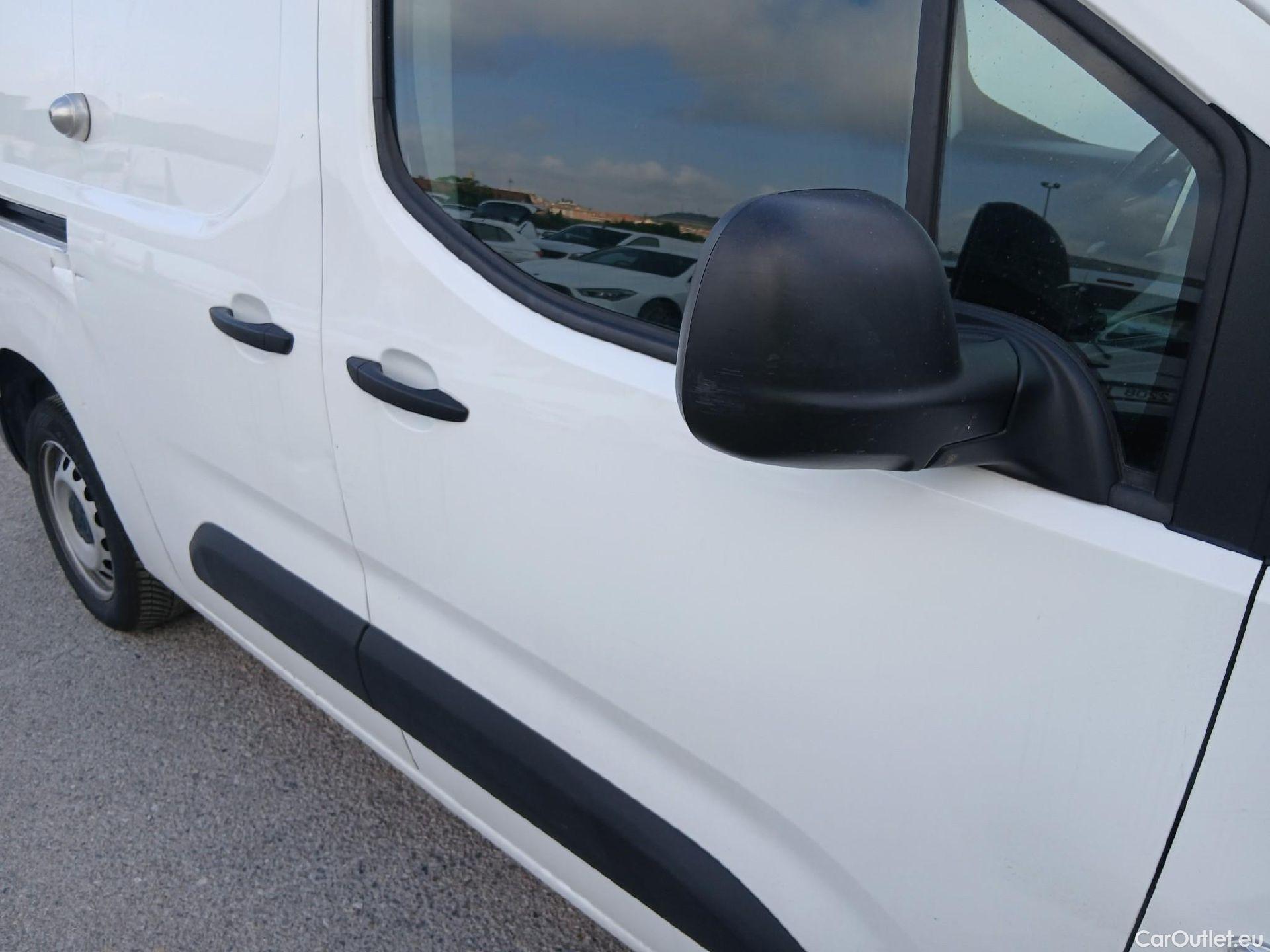  Peugeot  Partner PEUGEOT  / 2018 / 4P / furgón derivado de turismo Premium Long 1000kg BlueHDi 73kW #23