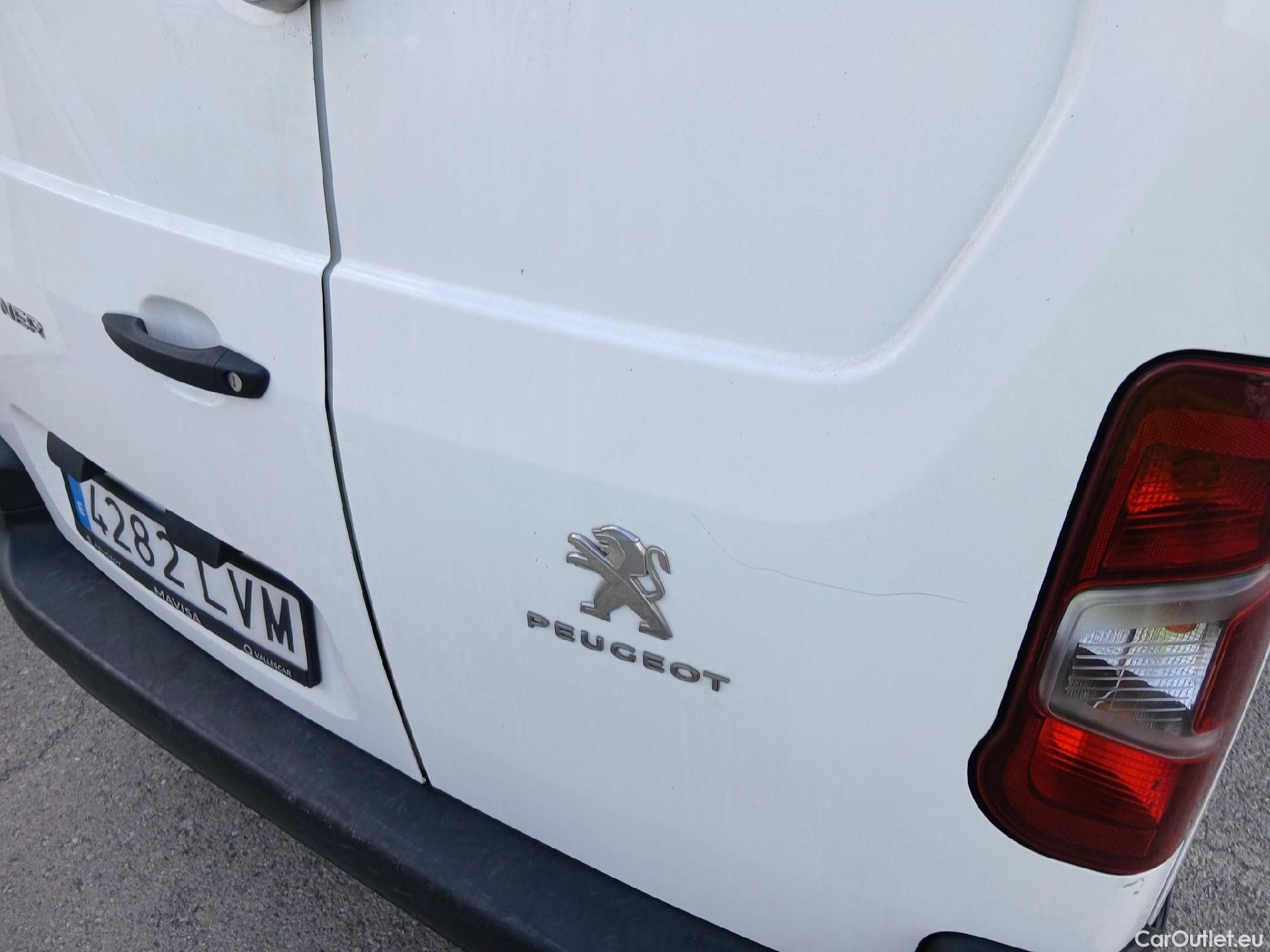  Peugeot  Partner PEUGEOT  / 2018 / 4P / furgón derivado de turismo Premium Long 1000kg BlueHDi 73kW #17