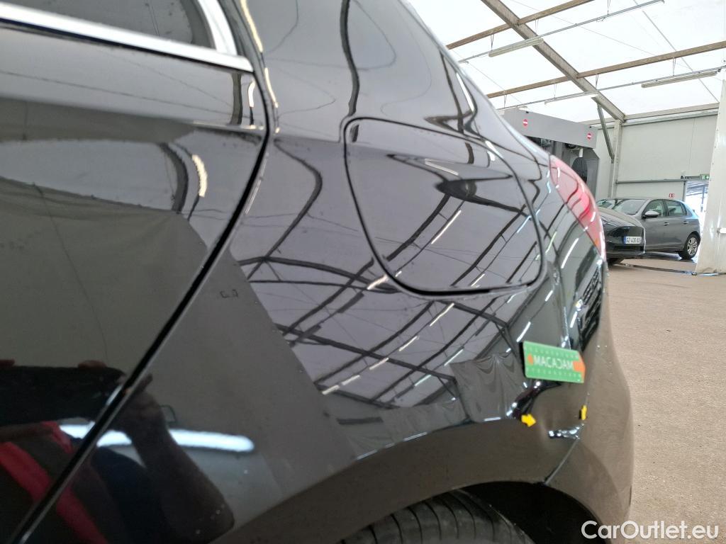  Mercedes  A-Klasse MERCEDES-BENZ Classe A Compact / 2022 / 5P / Berline A 200 Business Line 7G-DCT #1