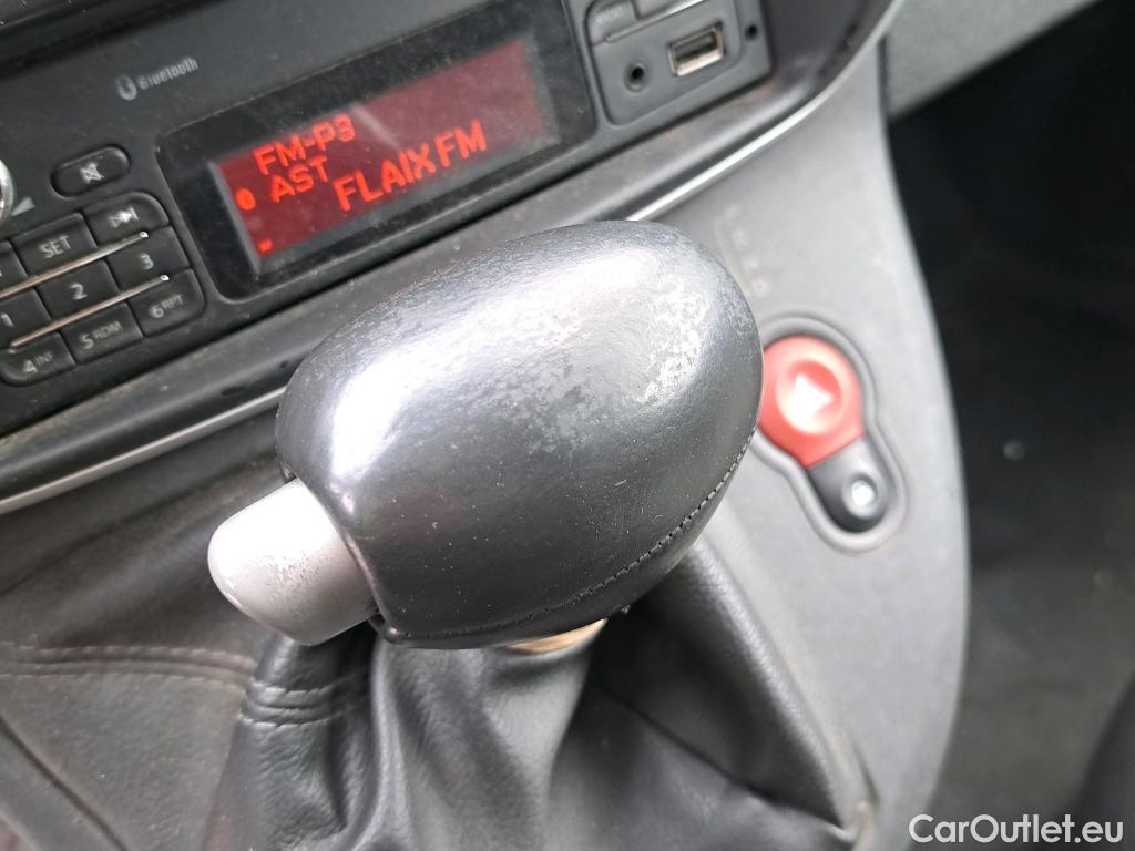  Renault  Kangoo RENAULT  FURGÓN VU 3p 2G furgón deriv  Z.E. Flexi  #33