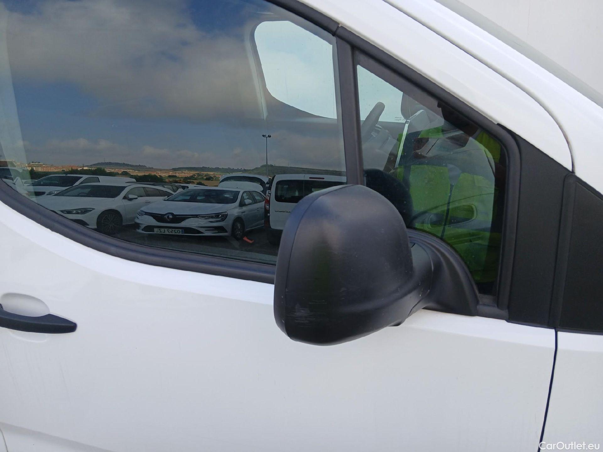  Peugeot  Partner PEUGEOT  / 2018 / 4P / furgón derivado de turismo Premium Long 1000kg BlueHDi 73kW #26