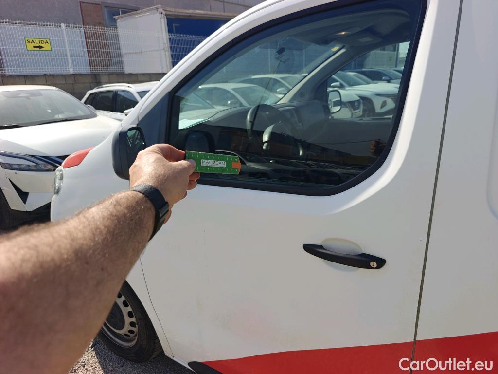  Peugeot  Expert PEUGEOT  / 2016 / 4P / furgón Furgón Pro BlueHDi 85KW (115CV) Standard #34