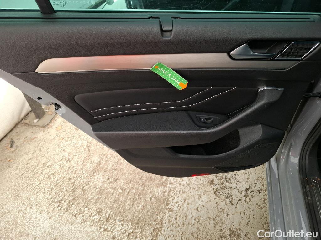 Volkswagen  Passat VOLKSWAGEN  SW / 2019 / 5P / Break 2.0 TDI 150 SCR DSG7 SW LOUNGE #50