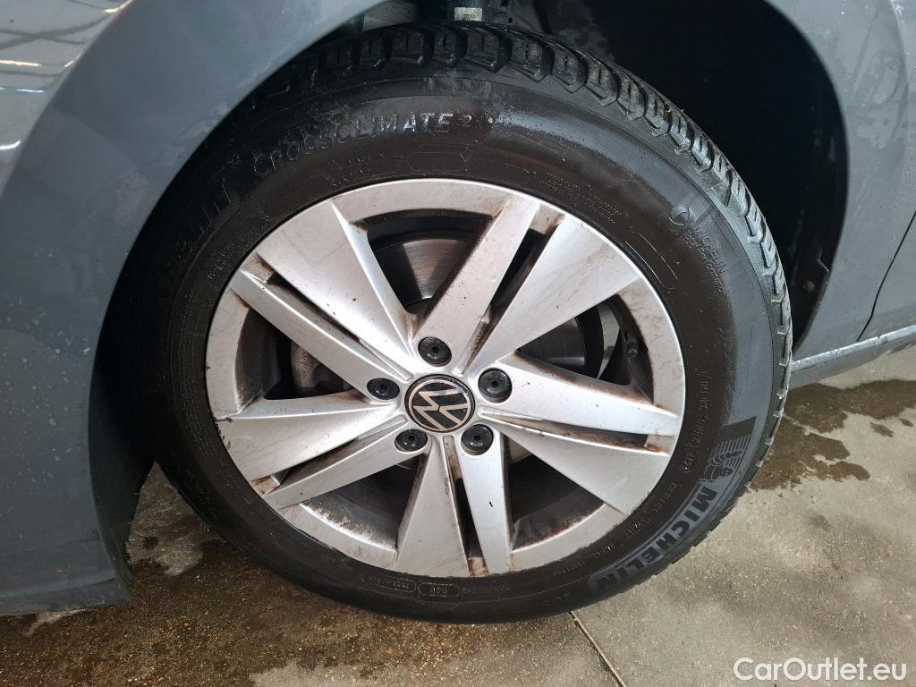  Volkswagen  Golf  VOLKSWAGEN / 2020 / 5P / Berline 2.0 TDI SCR 150 DSG7 Life Busi 1st #48