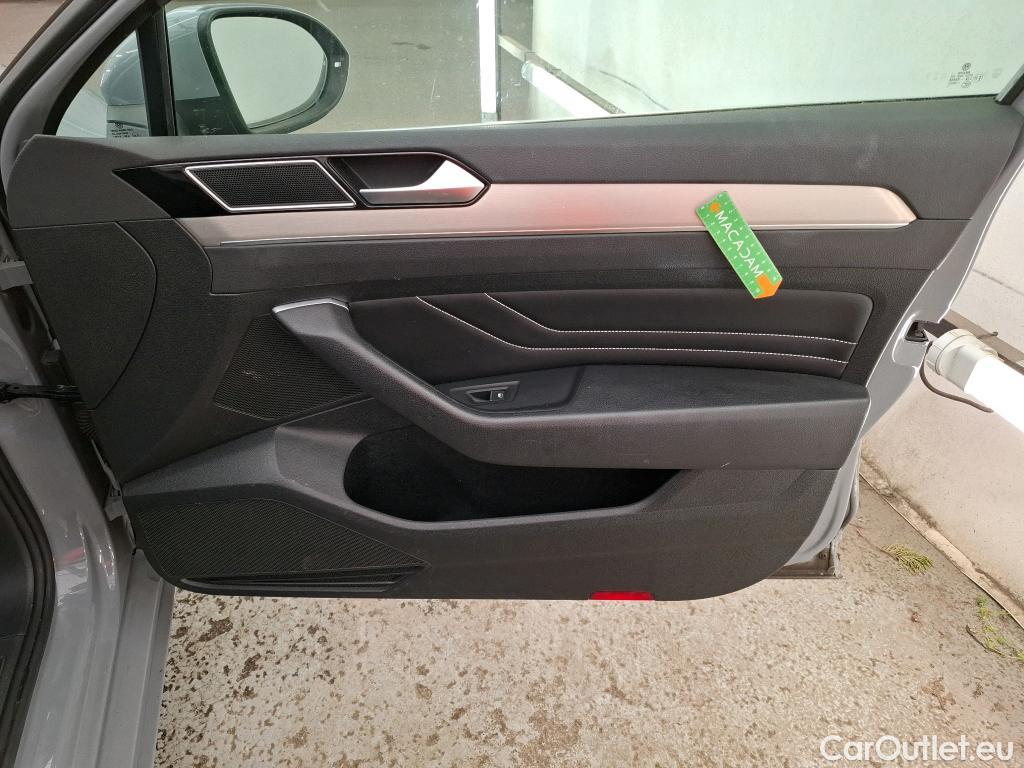  Volkswagen  Passat VOLKSWAGEN  SW / 2019 / 5P / Break 2.0 TDI 150 SCR DSG7 SW LOUNGE #1
