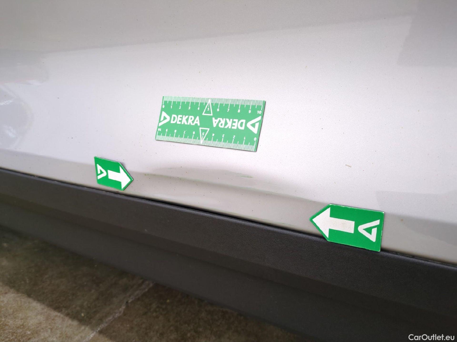  Volvo  XC 40 VOLVO XC40 / 2022 / 5P / SUV Recharge T4 211 DCT7 Start #28