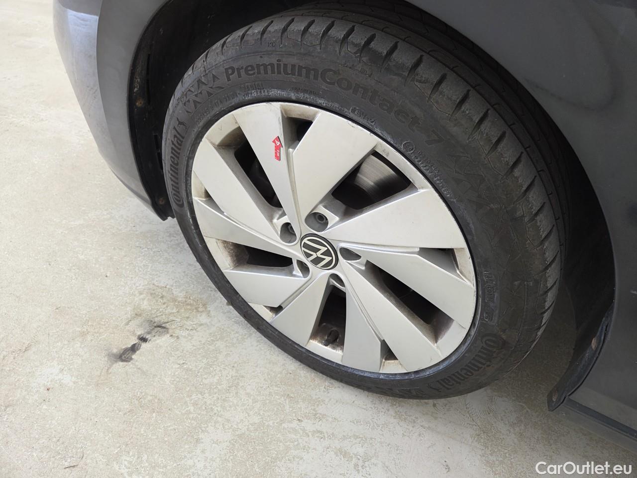 Volkswagen  Golf  2.0 TDI 150HP DSG Style Variant #5