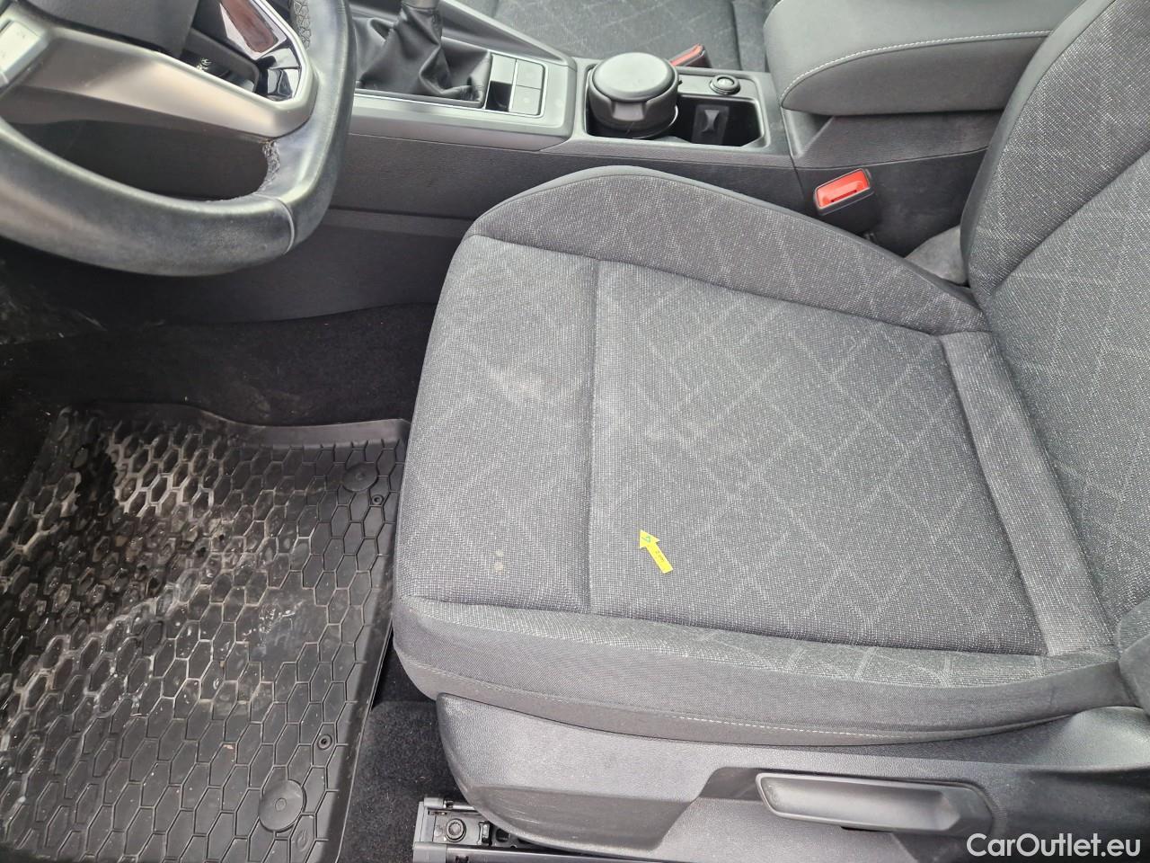  Volkswagen  Golf  Life 1.0 TSI #44