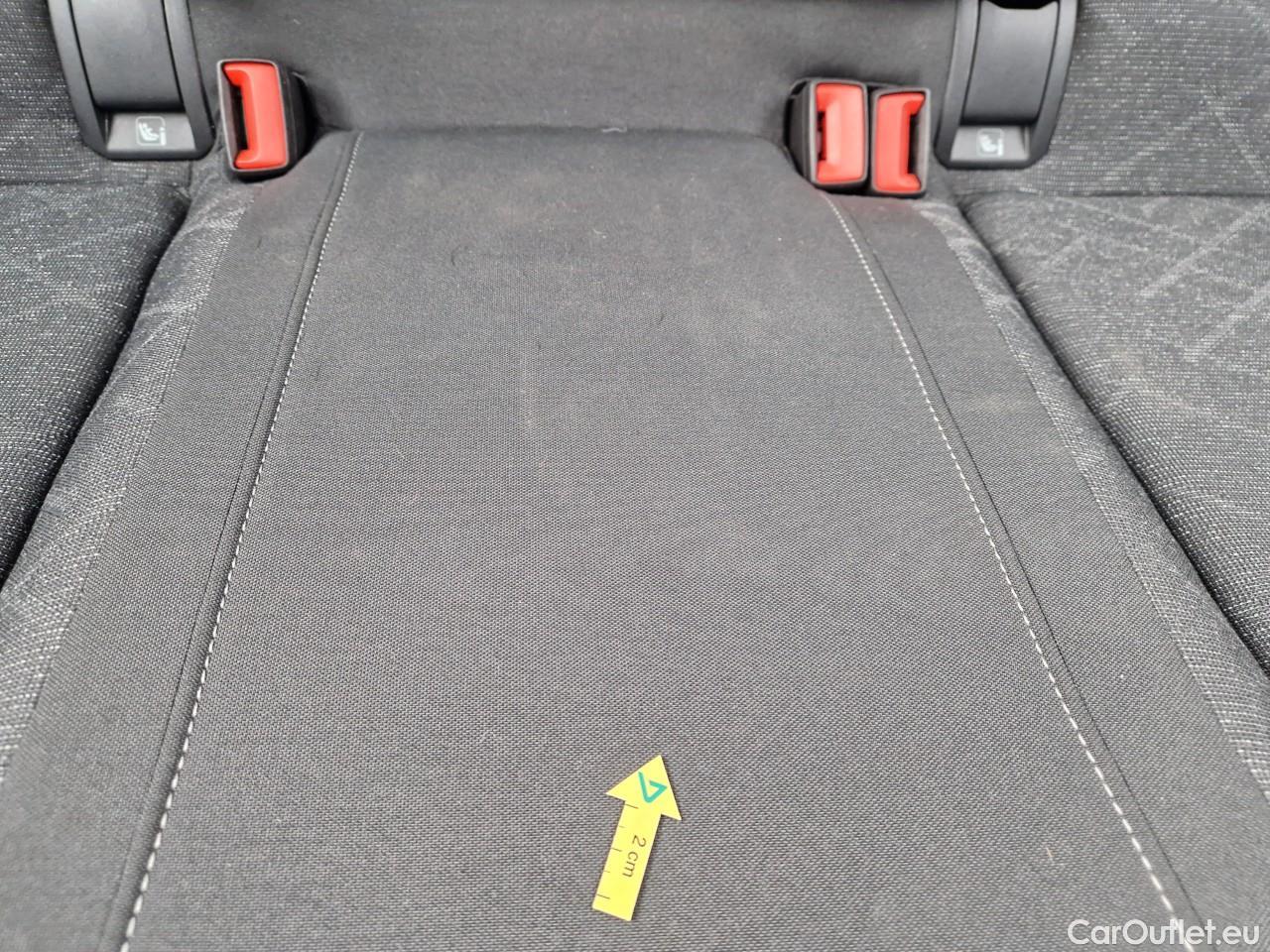  Volkswagen  Golf  Life 1.0 TSI #45