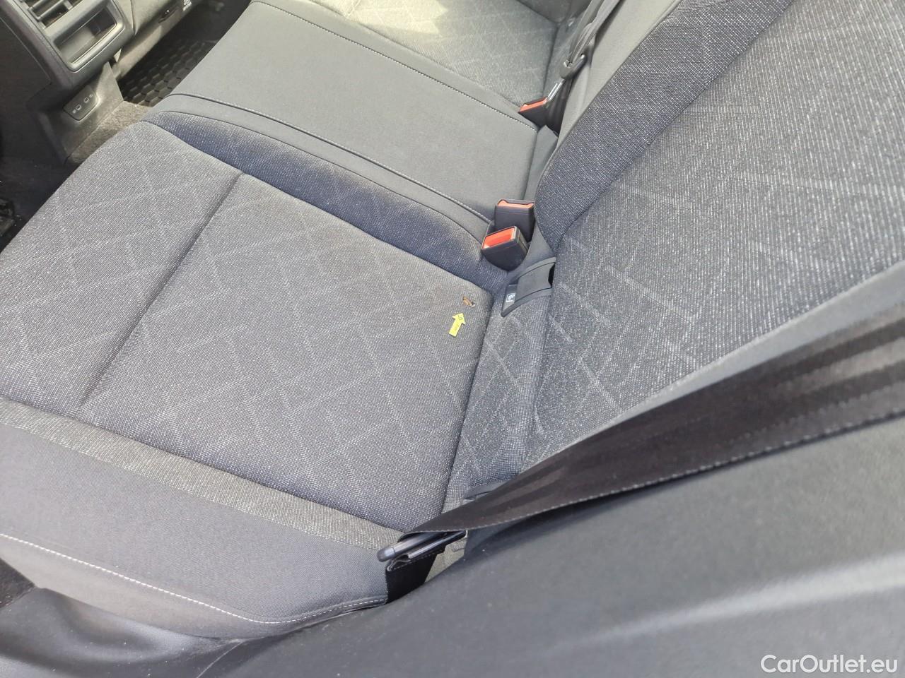  Volkswagen  Golf  Life 1.0 TSI #34