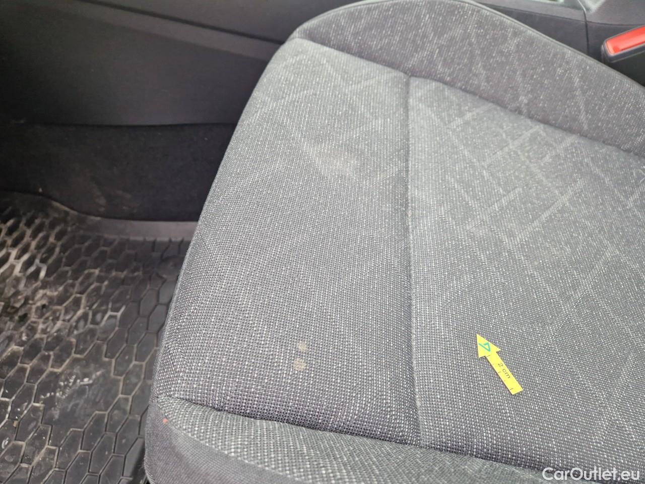  Volkswagen  Golf  Life 1.0 TSI #43