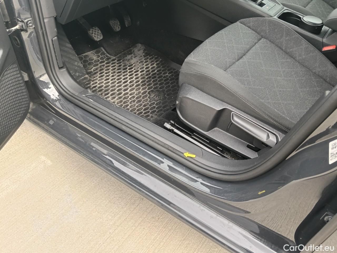  Volkswagen  Golf  Life 1.0 TSI #3