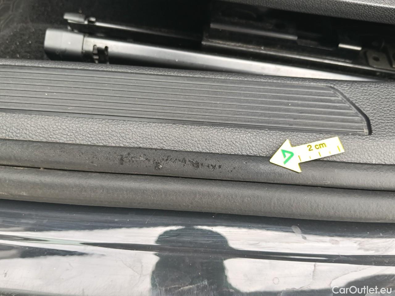  Volkswagen  Golf  Life 1.0 TSI #4