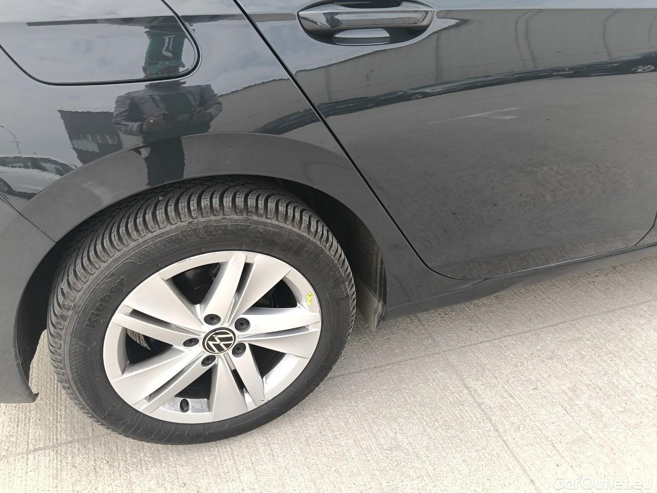 Volkswagen  Golf  Life 1.0 TSI #16