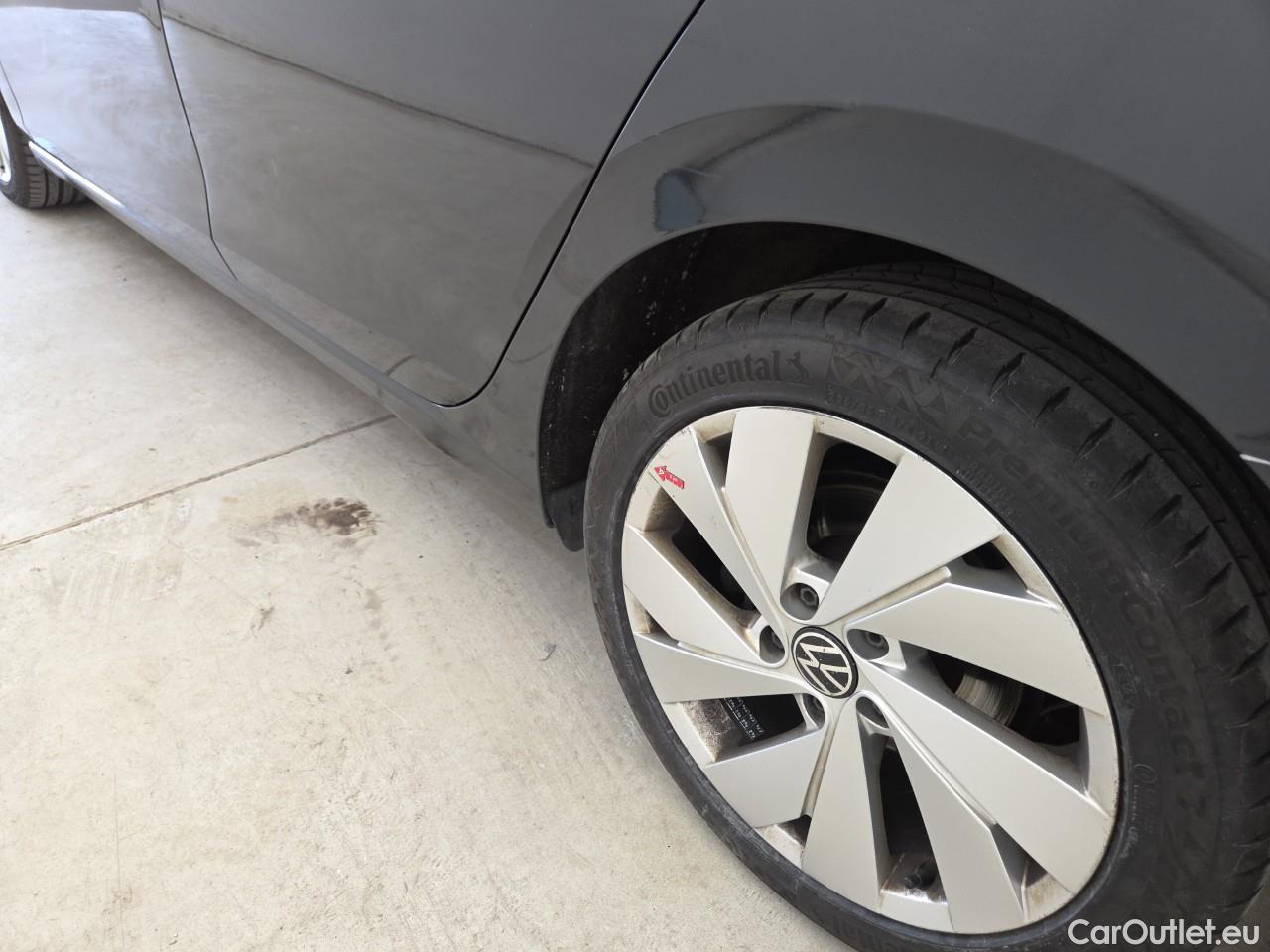  Volkswagen  Golf  2.0 TDI 150HP DSG Style Variant #46
