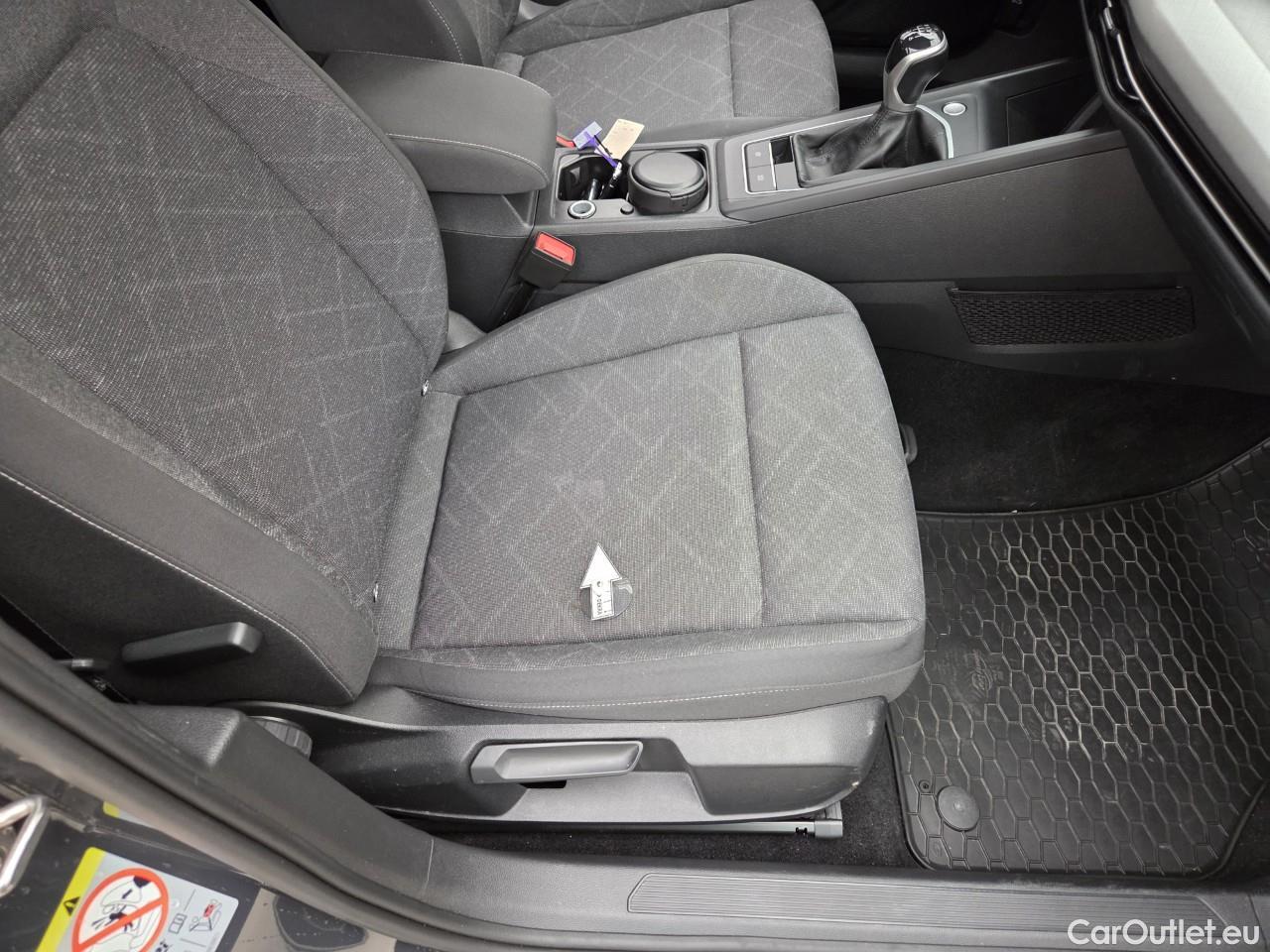  Volkswagen  Golf  Life 1.0 TSI #37