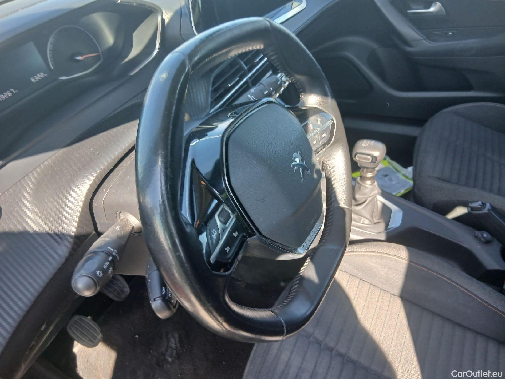  Peugeot  2008 PEUGEOT  / 2019 / 5P / todoterreno Active BlueHDI 81kW (110CV) #3