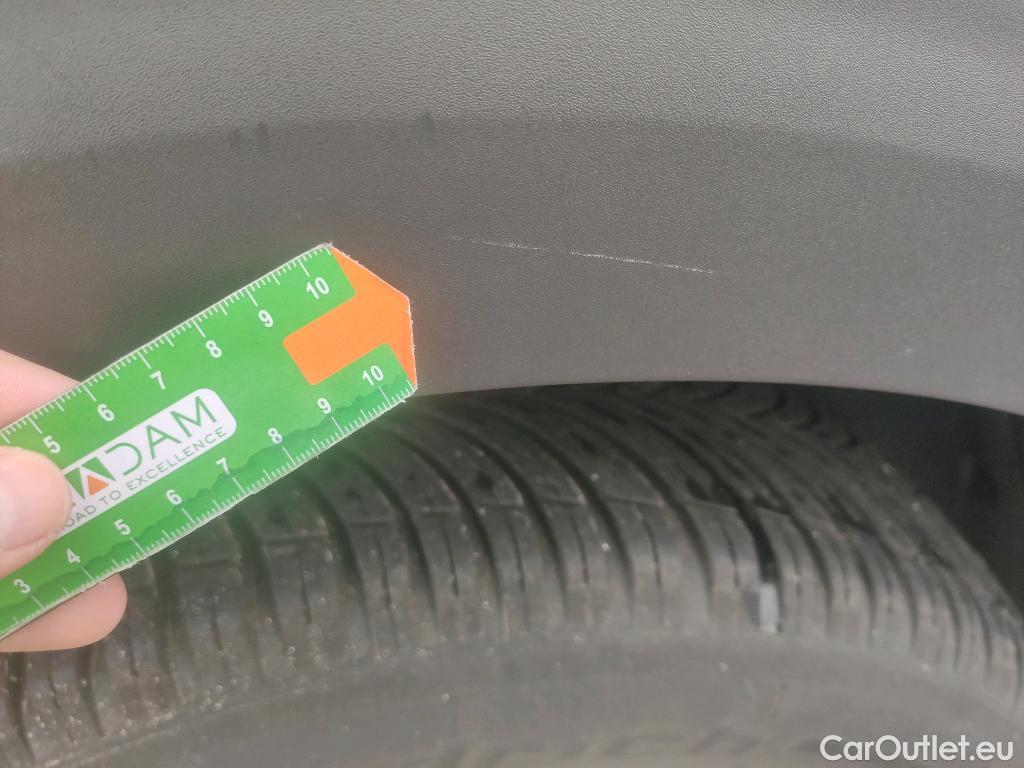  Peugeot  3008 PEUGEOT  / 2020 / 5P / todoterreno 1.2 PureTech 96KW S&S Active Pack EAT8 #24