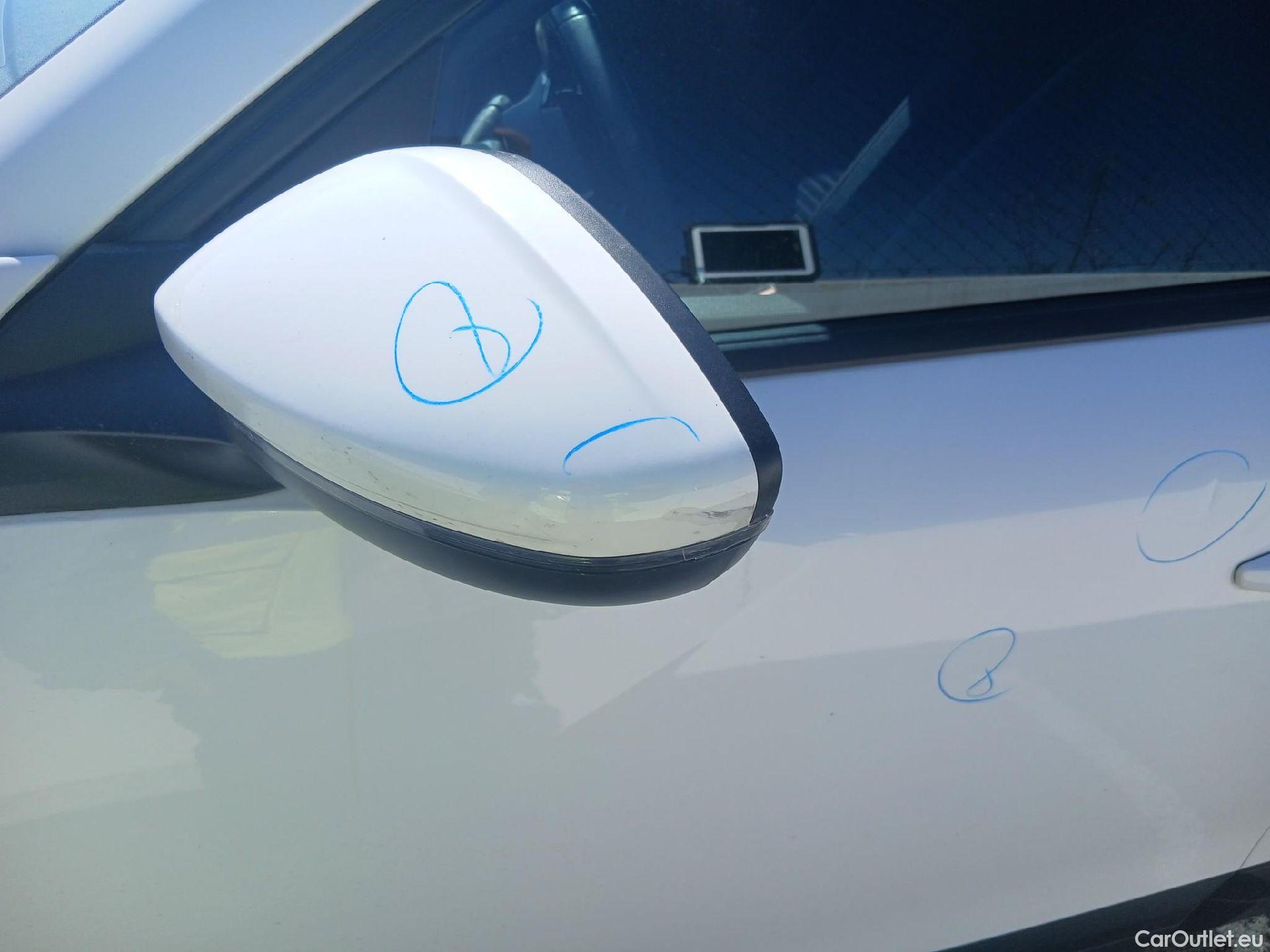  Peugeot  2008 PEUGEOT  / 2019 / 5P / todoterreno Active BlueHDI 81kW (110CV) #13