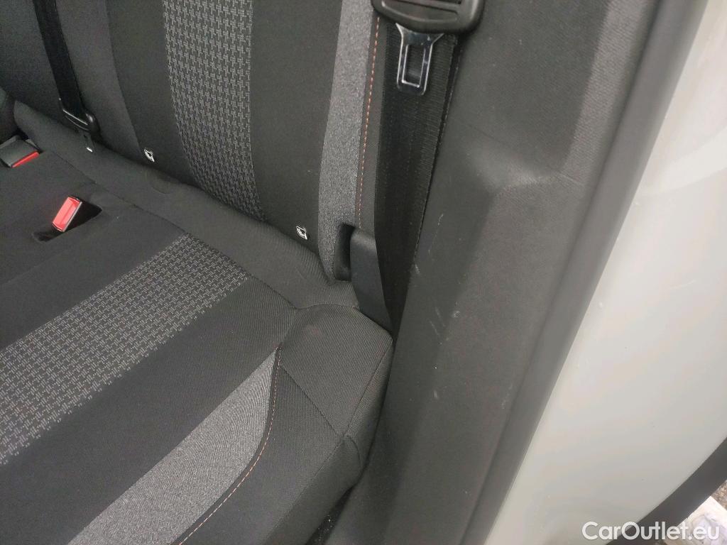  Peugeot  3008 PEUGEOT  / 2020 / 5P / todoterreno 1.2 PureTech 96KW S&S Active Pack EAT8 #13