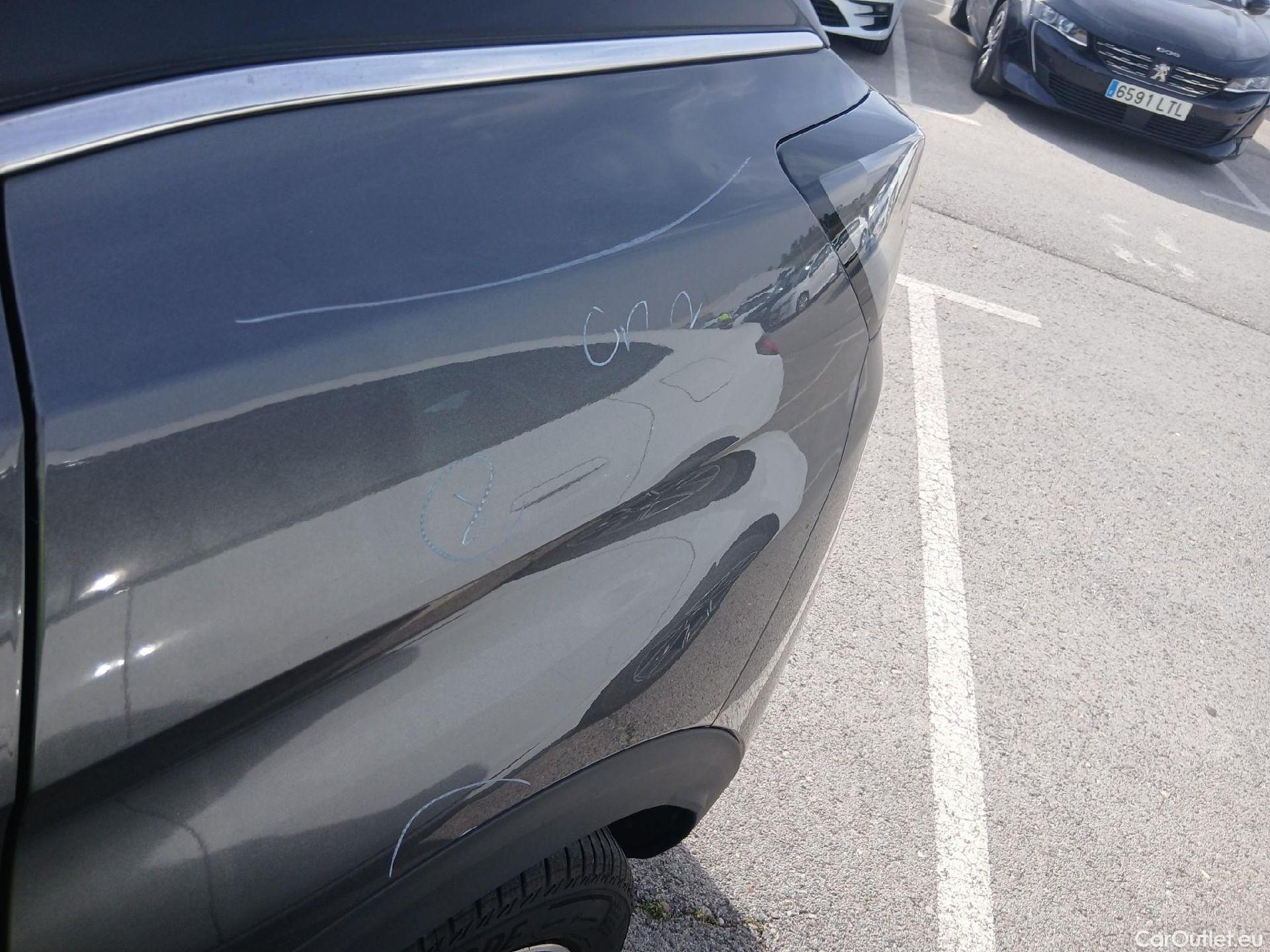  Peugeot  3008 PEUGEOT  / 2020 / 5P / todoterreno 1.5 BlueHDi 96kW S&S GT EAT8 #28