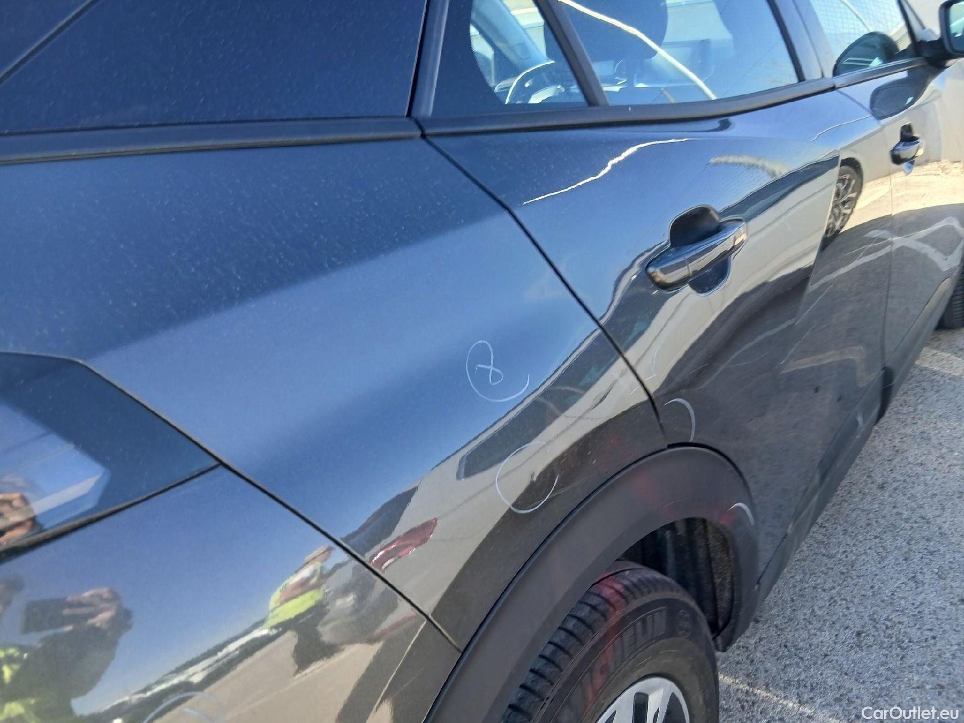  Peugeot  2008 PEUGEOT  / 2019 / 5P / todoterreno Active BlueHDI 81kW (110CV) #28