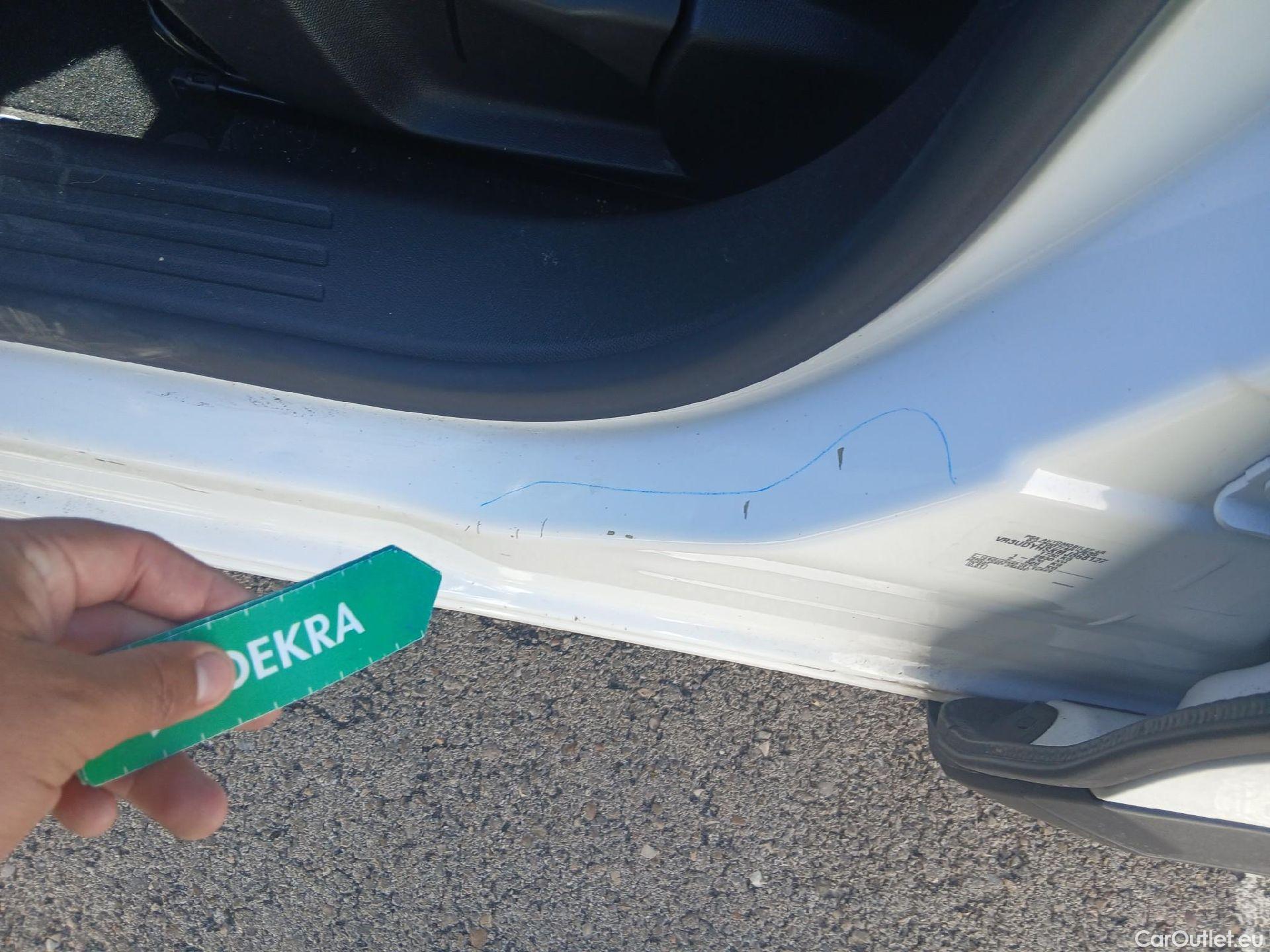  Peugeot  2008 PEUGEOT  / 2019 / 5P / todoterreno Active BlueHDI 81kW (110CV) #18