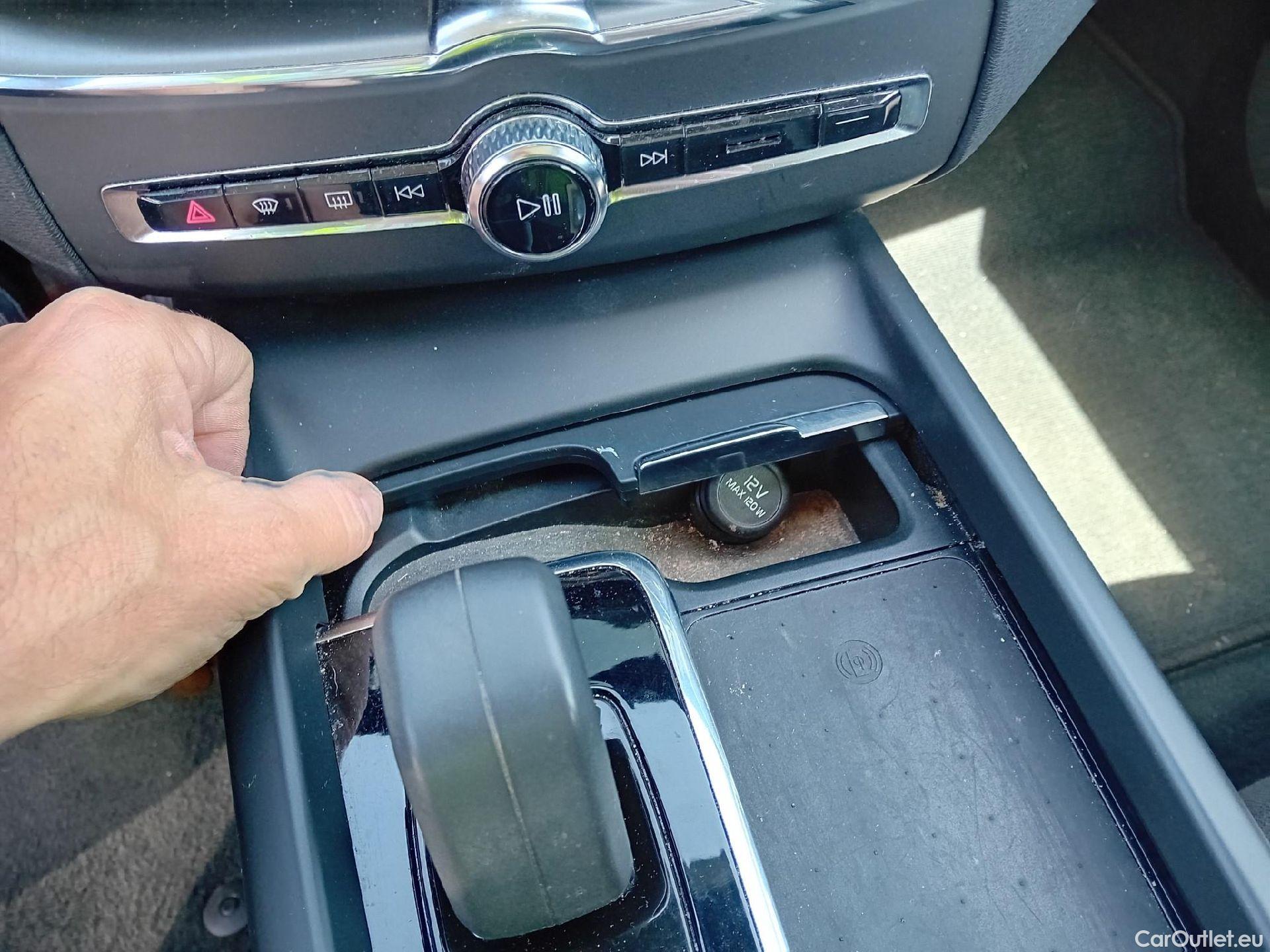 Volvo  XC60 VOLVO  / 2017 / 5P / todoterreno 2.0 T6 AWD Recharge Inscription Exp Auto #2