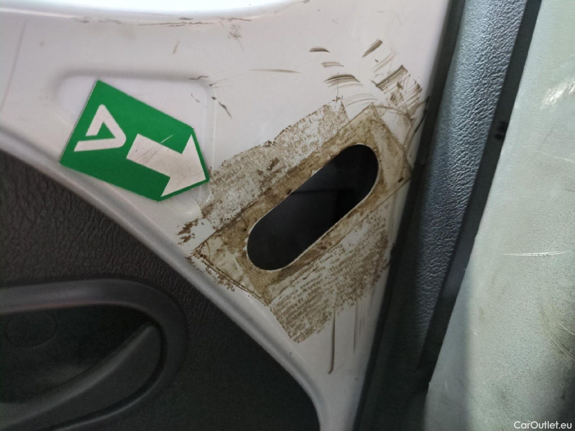  Renault  Master  Chassis dble Cabine L3H1 3 5t 2.3 dCi 145CV BVM6 7 Sieges E5 #32